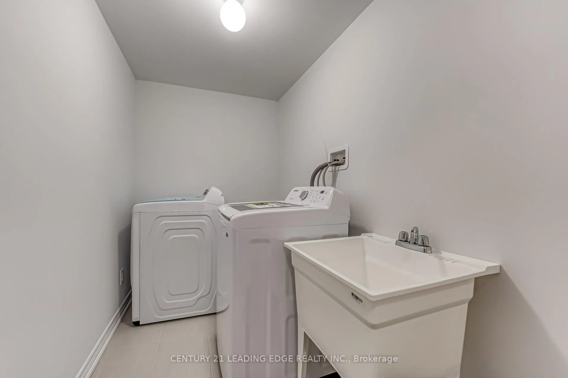 Photo 5 of 1112 Lockie Drive, Oshawa, Kedron — HOMEH