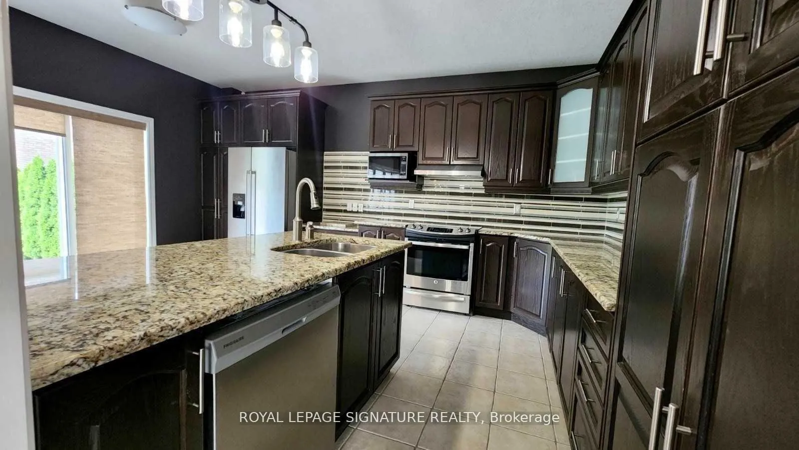 Photo 6 of 72 Secinaro Avenue, Hamilton, Ancaster — HOMEH