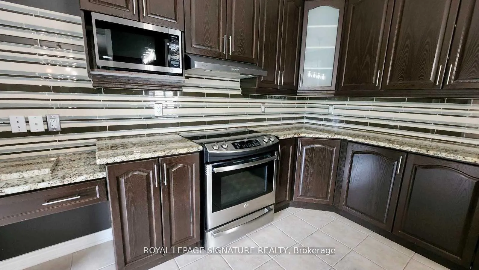 Photo 7 of 72 Secinaro Avenue, Hamilton, Ancaster — HOMEH
