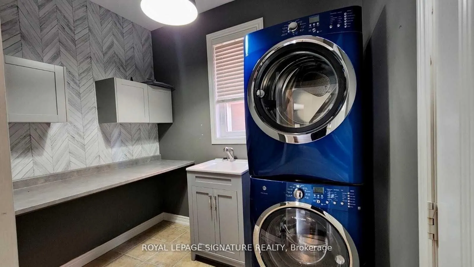 Photo 9 of 72 Secinaro Avenue, Hamilton, Ancaster — HOMEH