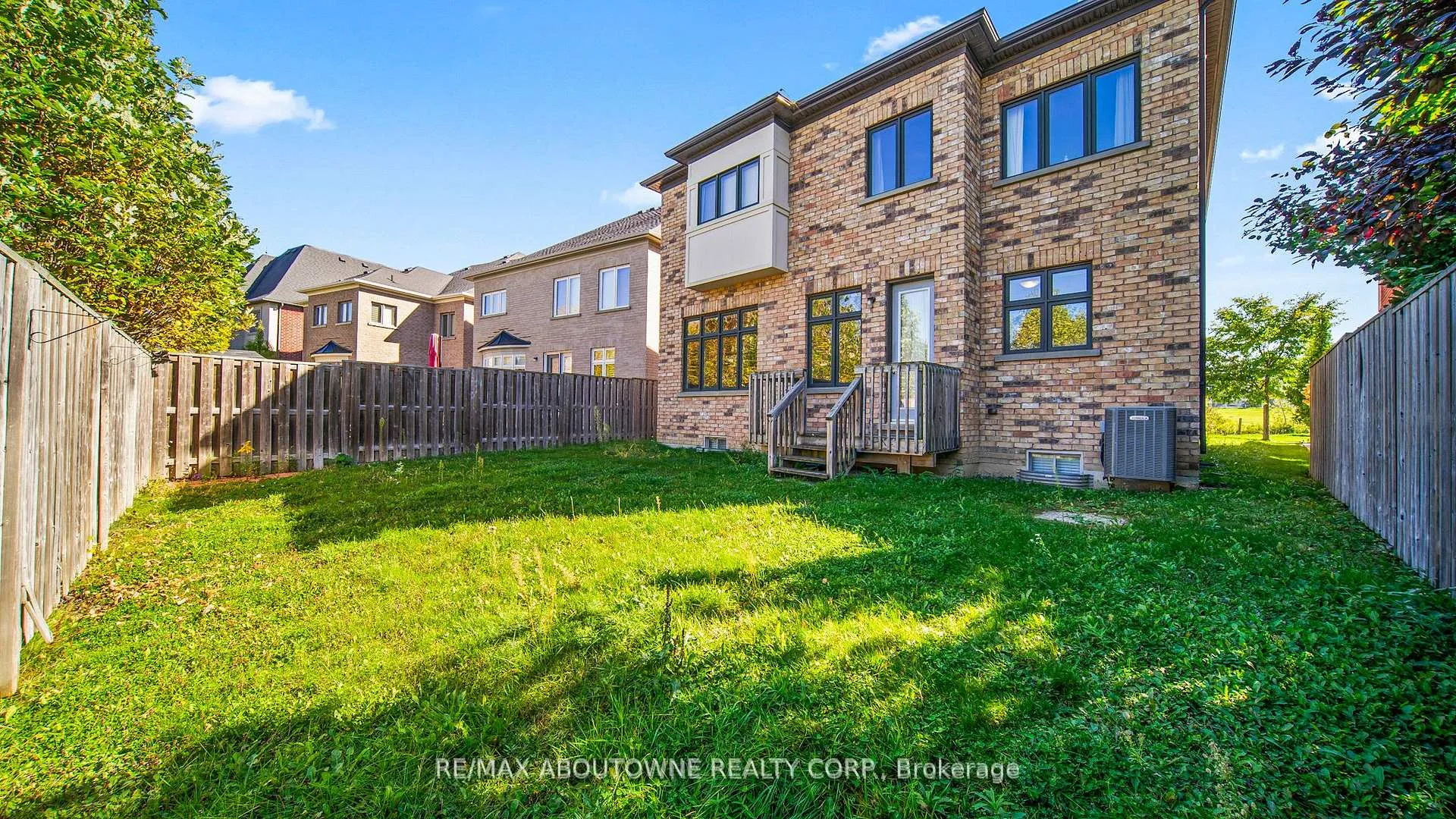 Photo 31 of 129 Robert Berry Crescent, King, King City — HOMEH