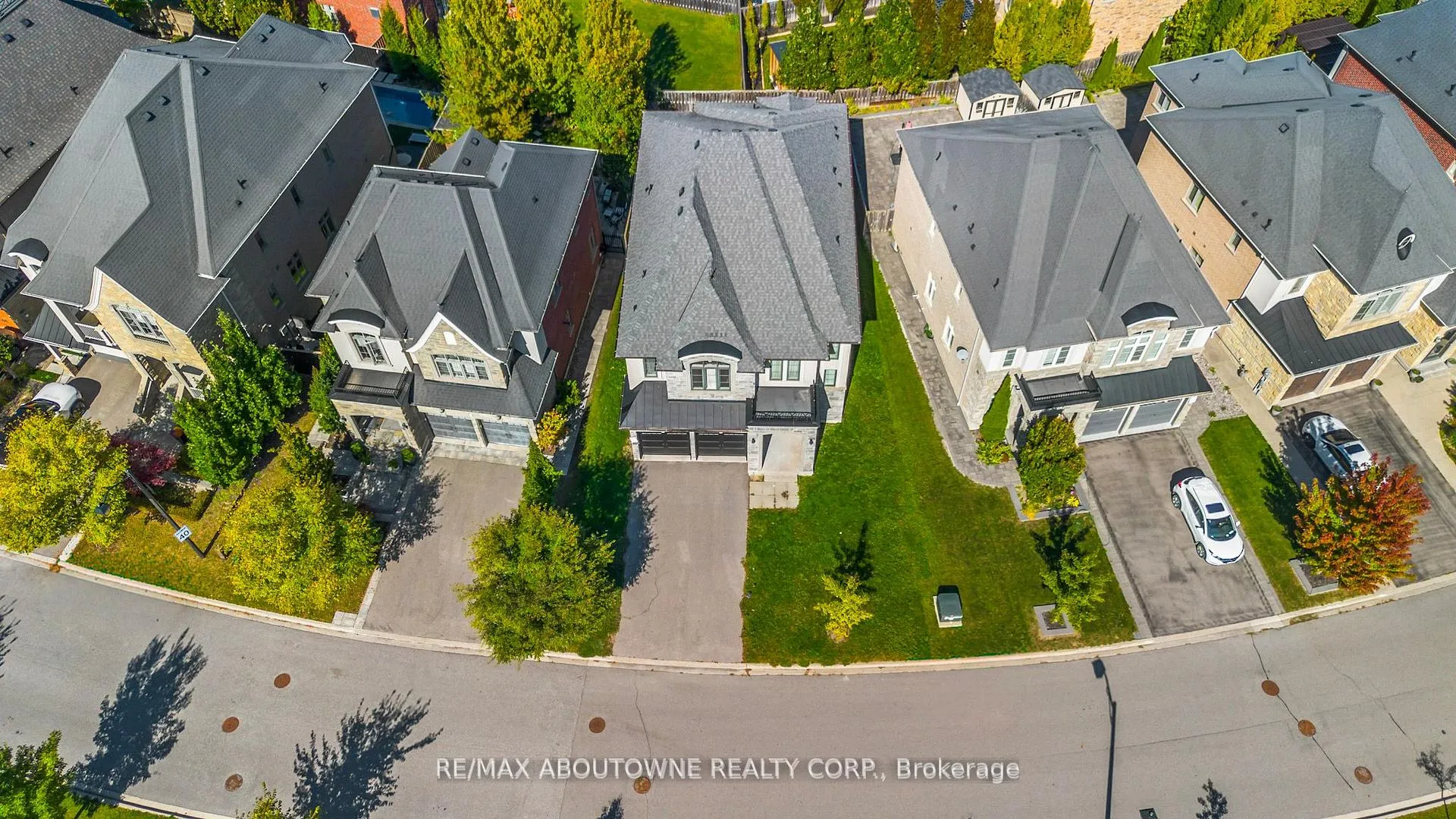 Photo 32 of 129 Robert Berry Crescent, King, King City — HOMEH