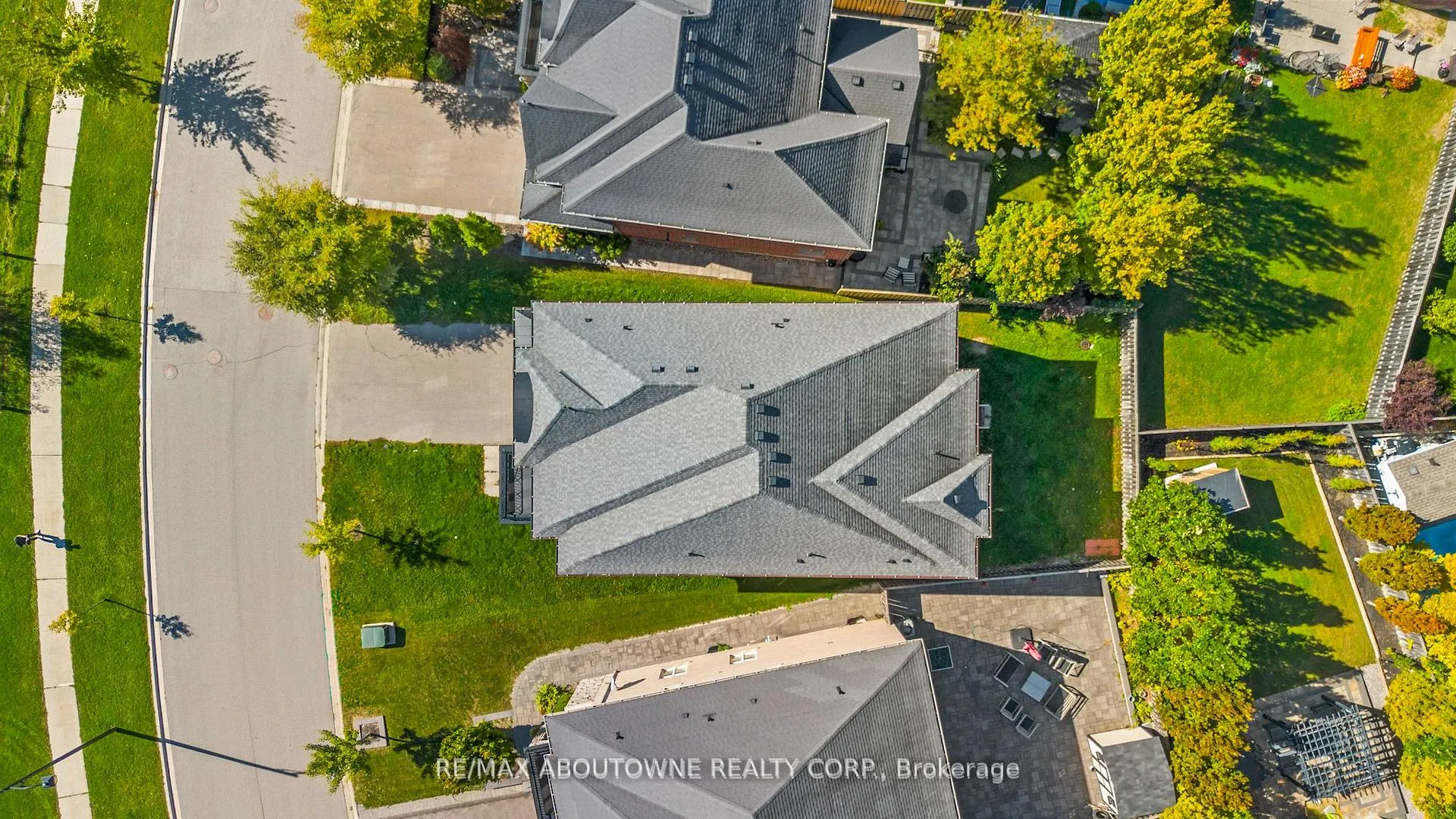 Photo 33 of 129 Robert Berry Crescent, King, King City — HOMEH