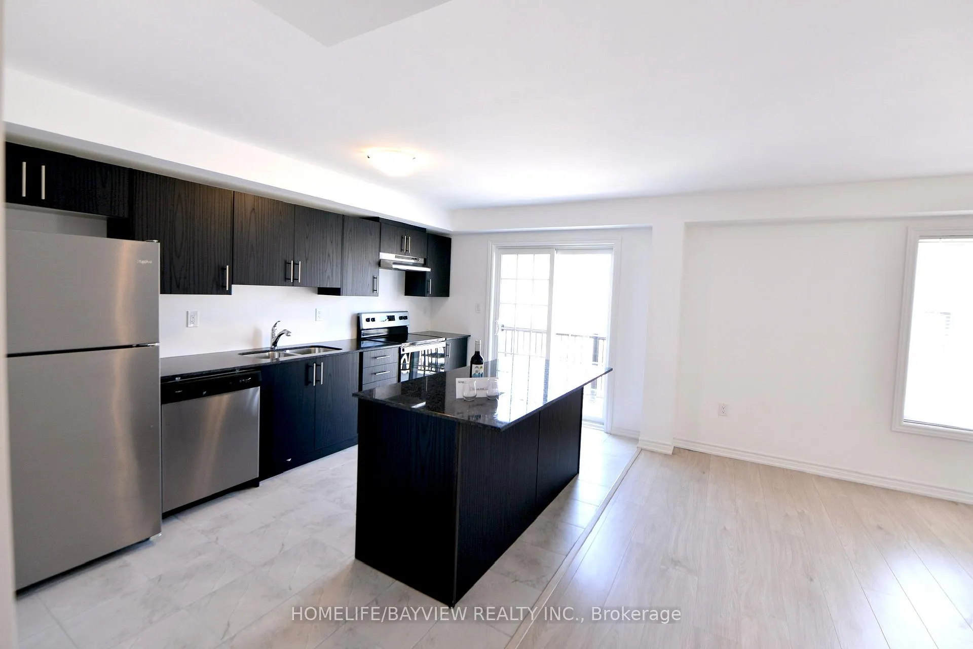 Photo 12 of 78 Pumpkin Corner Crescent, Barrie, Innis-Shore — HOMEH