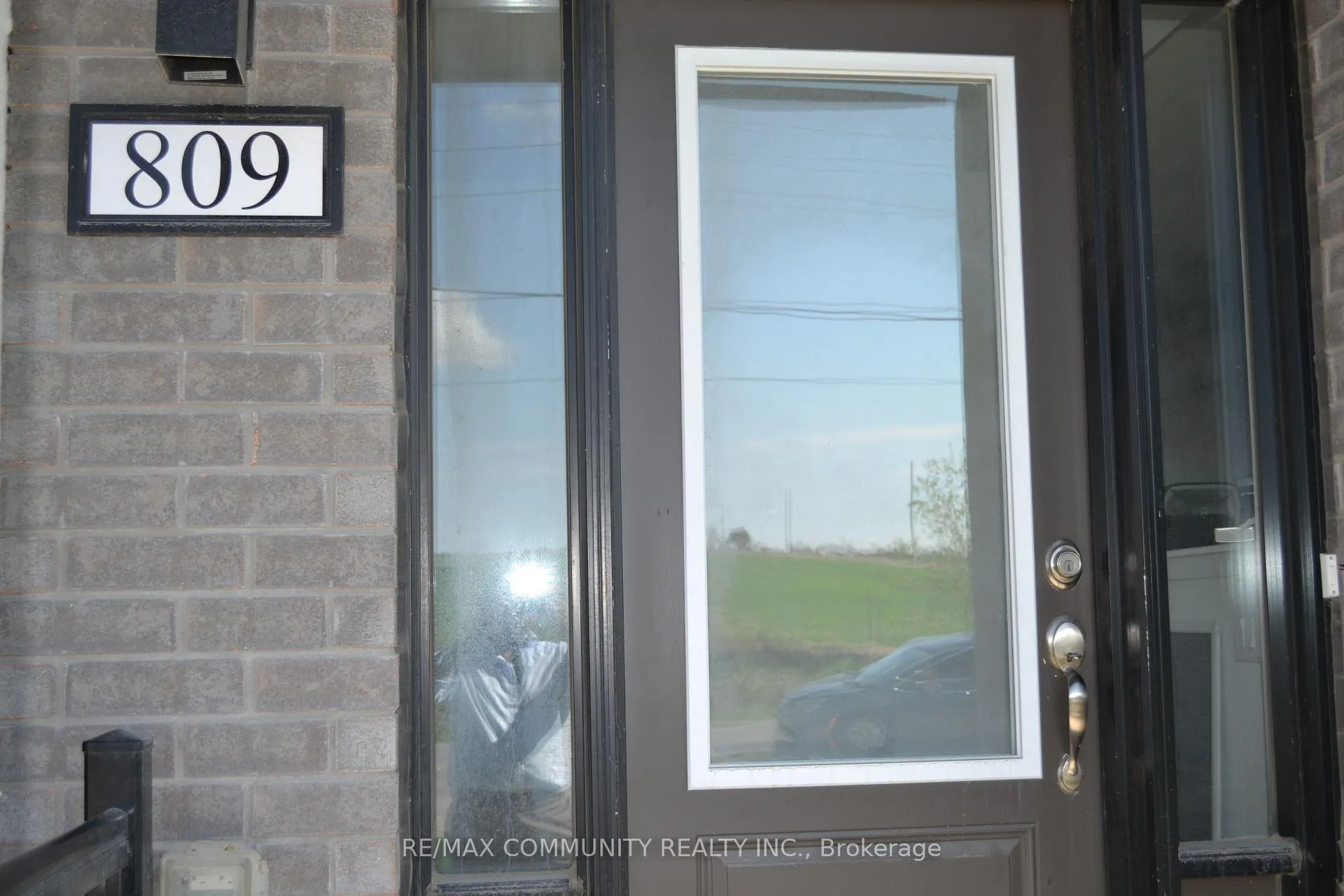 Photo 1 of 809 Conlin Rd E, Oshawa, Samac — HOMEH