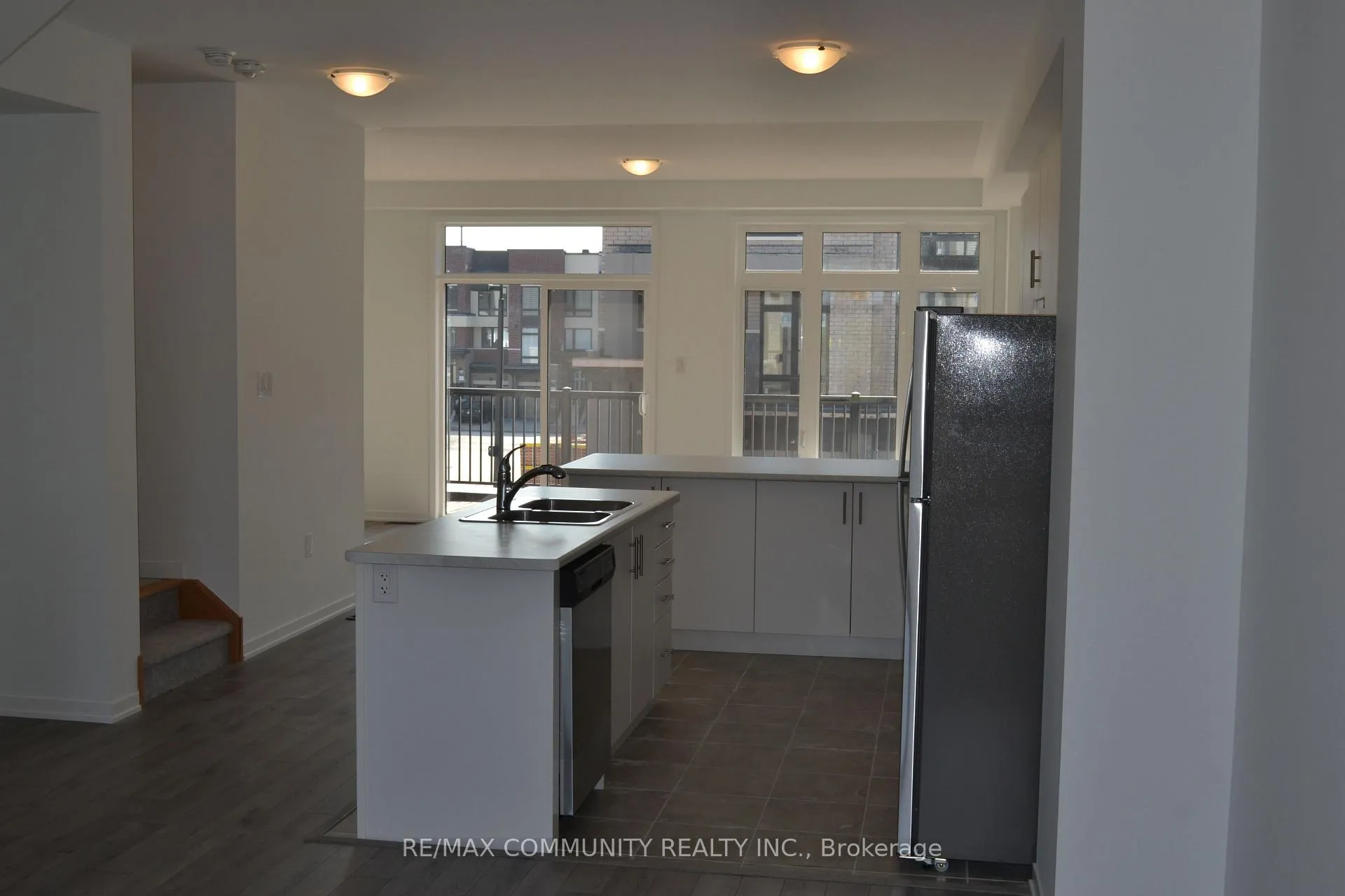 Photo 3 of 809 Conlin Rd E, Oshawa, Samac — HOMEH
