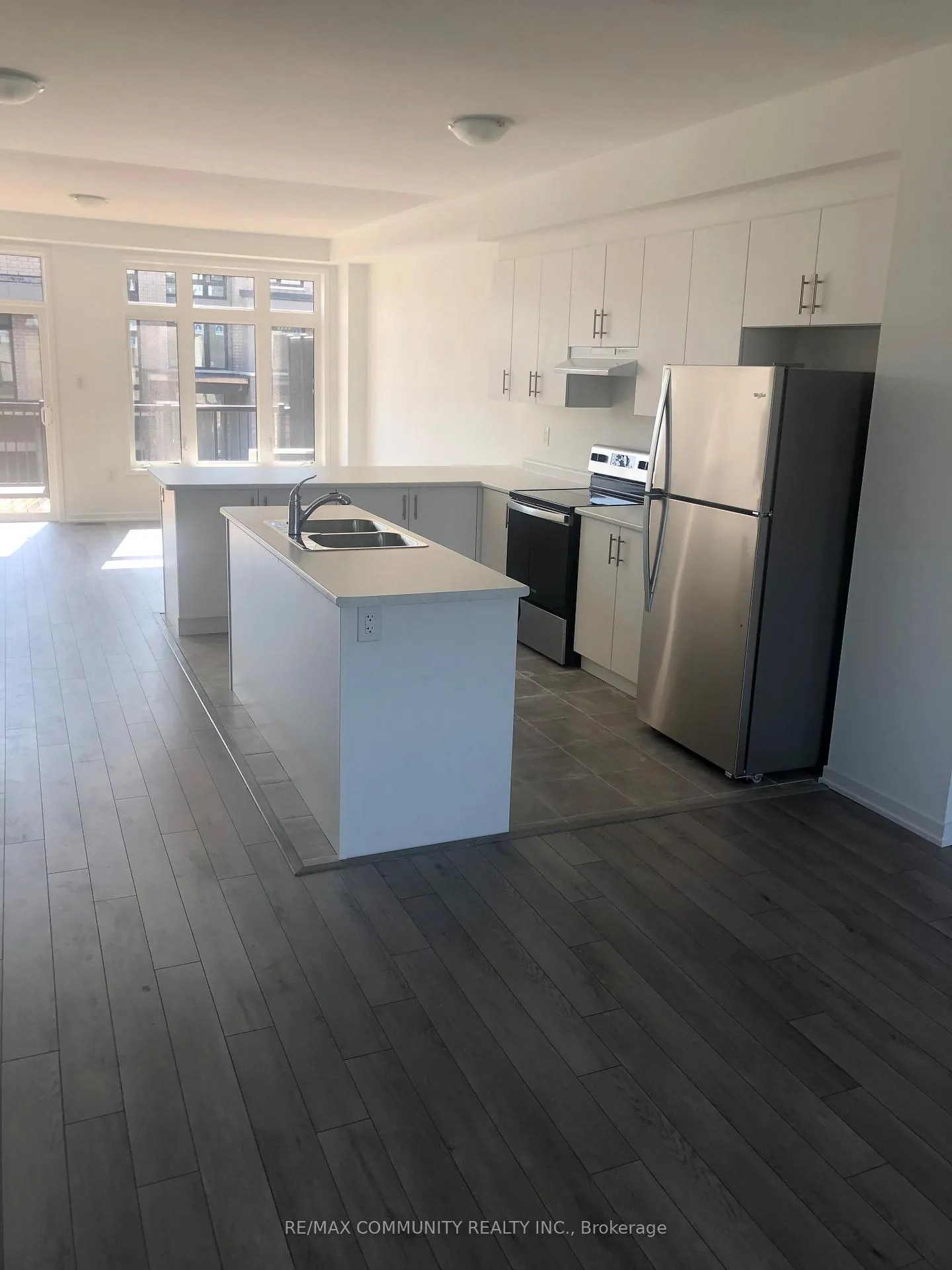 Photo 4 of 809 Conlin Rd E, Oshawa, Samac — HOMEH