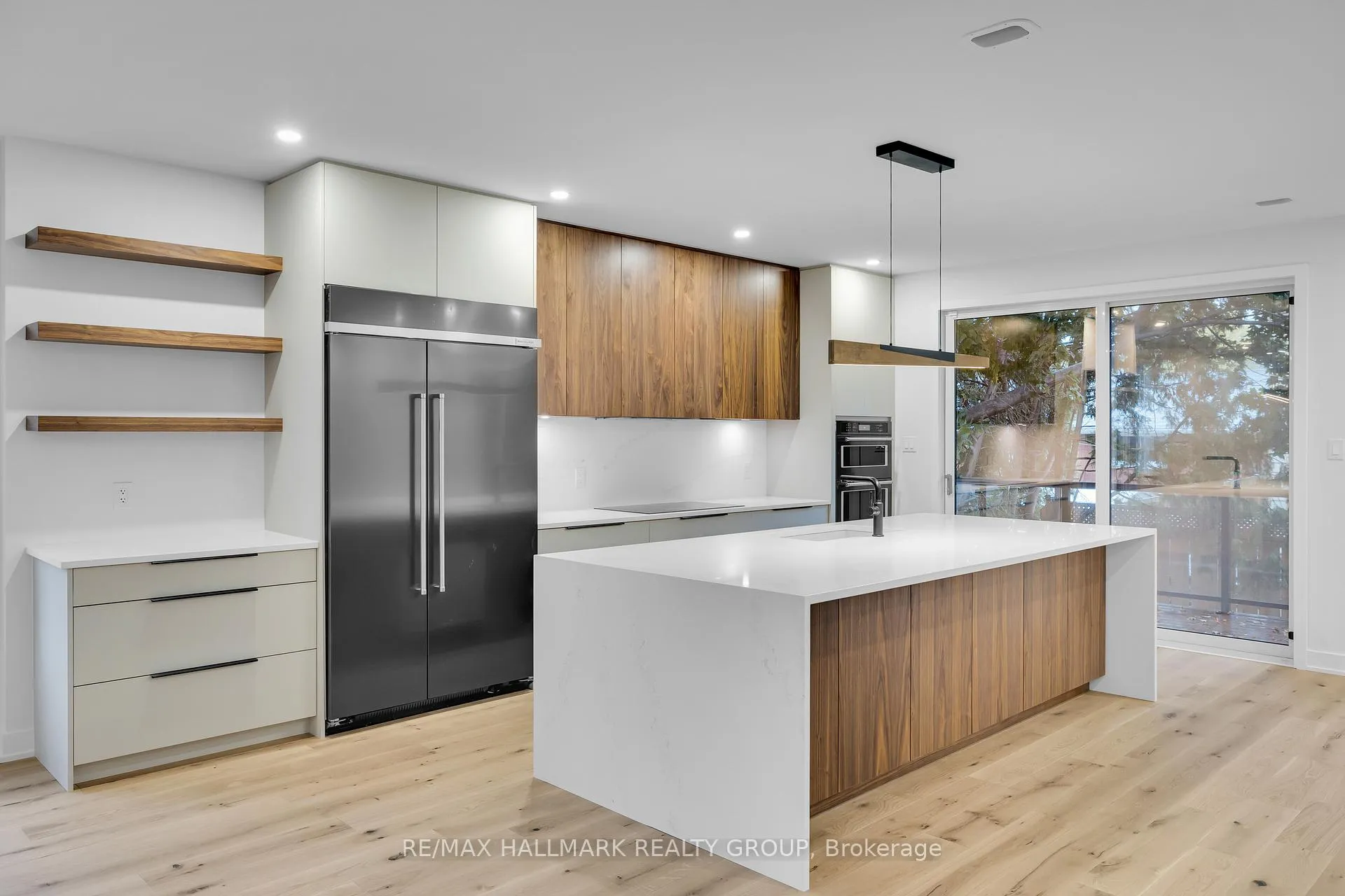Photo 10 of 479 Wentworth Avenue E, Ottawa, Woodroffe — HOMEH