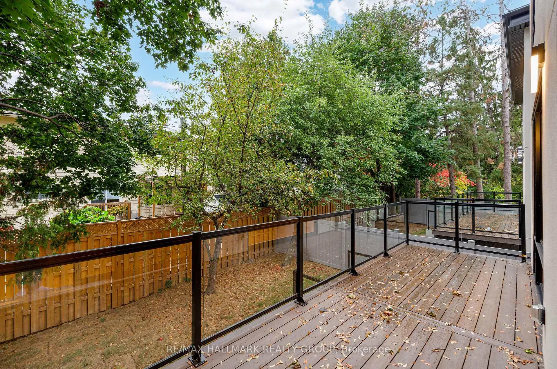 Photo 13 of 479 Wentworth Avenue E, Ottawa, Woodroffe — HOMEH