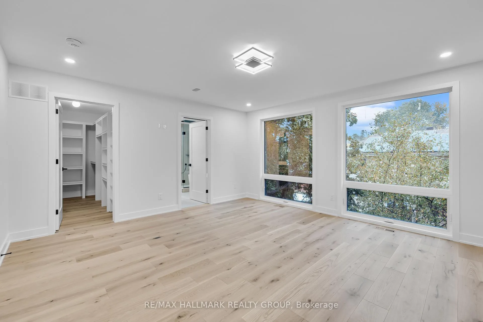 Photo 18 of 479 Wentworth Avenue E, Ottawa, Woodroffe — HOMEH