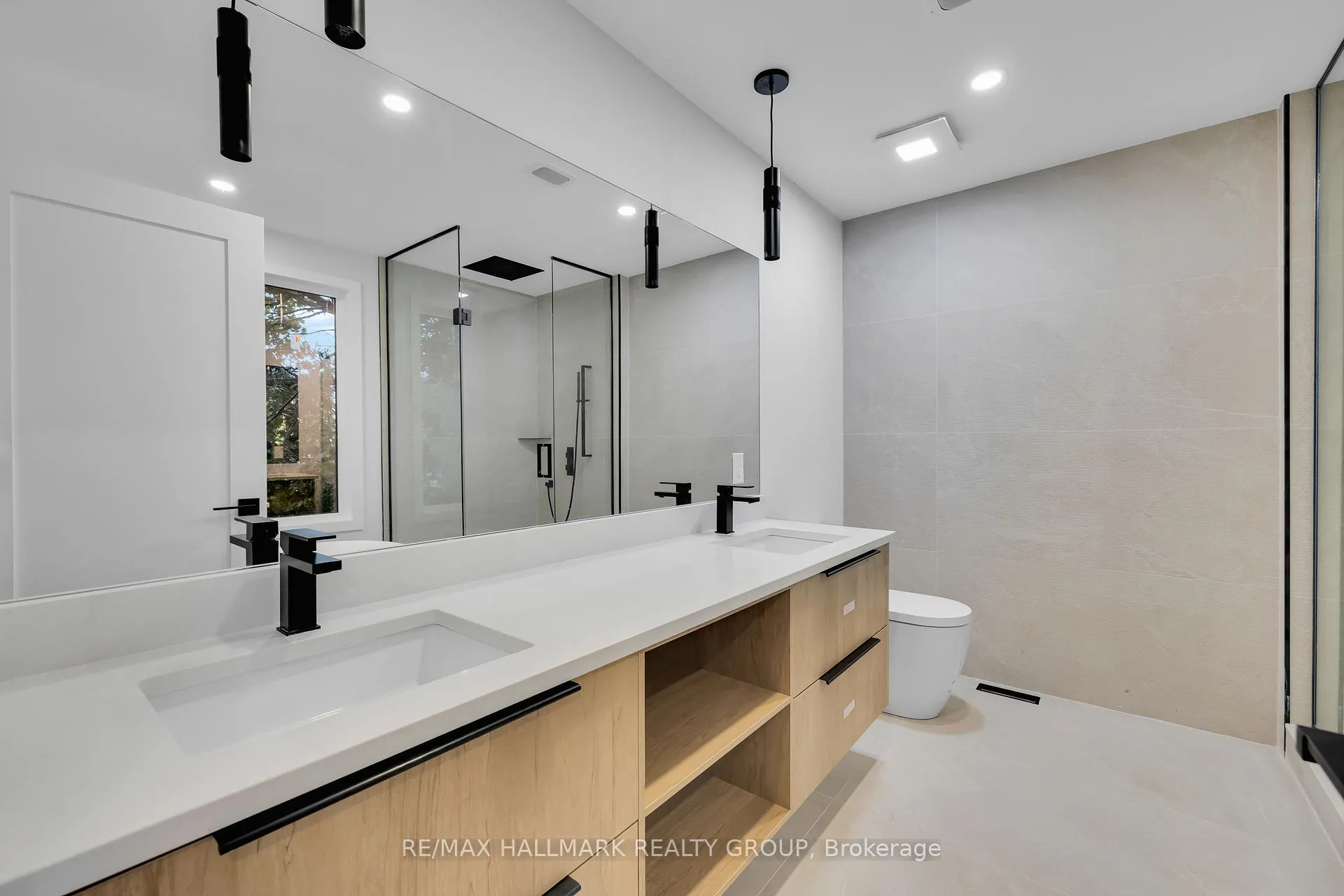 Photo 20 of 479 Wentworth Avenue E, Ottawa, Woodroffe — HOMEH