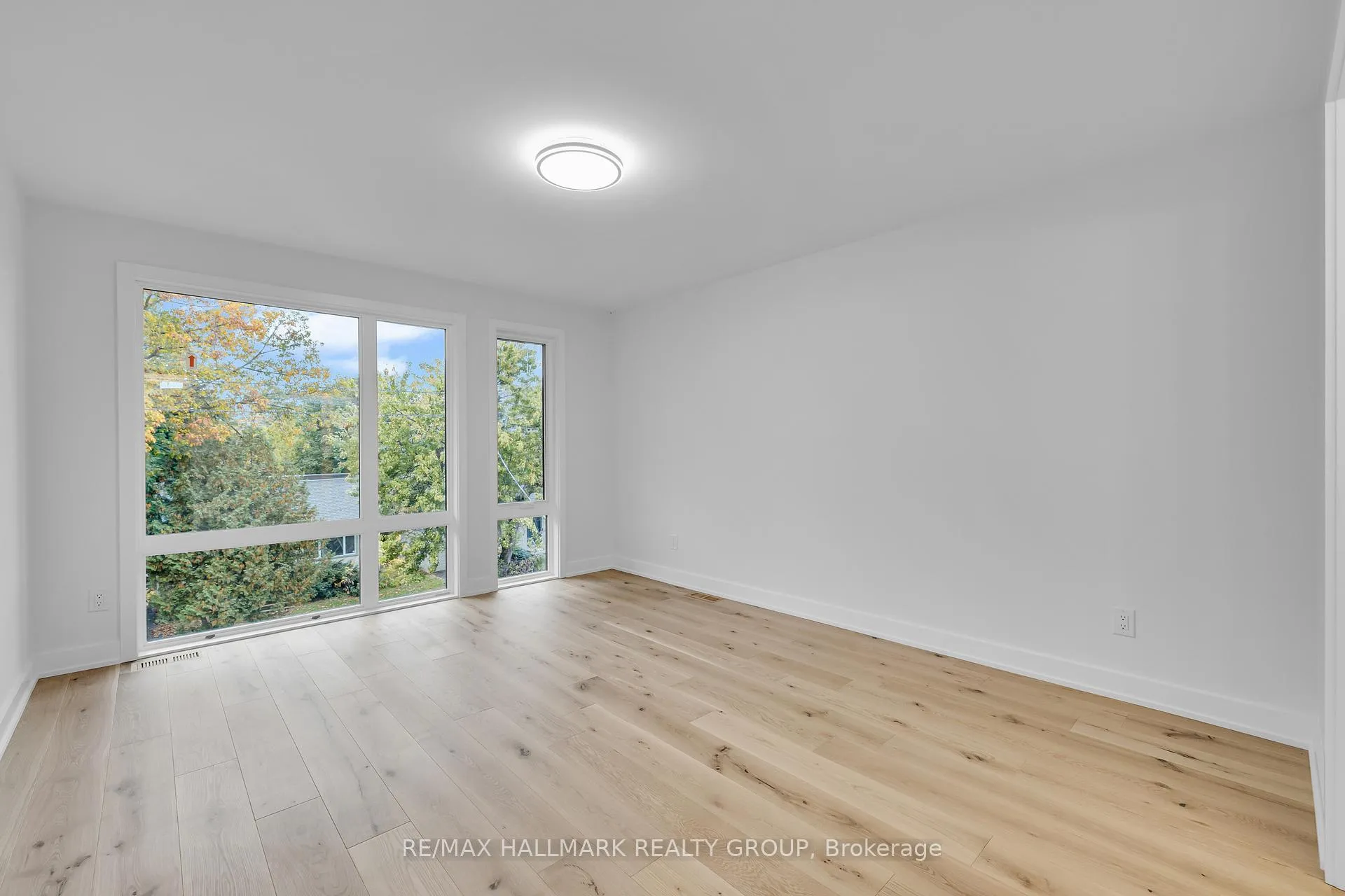 Photo 26 of 479 Wentworth Avenue E, Ottawa, Woodroffe — HOMEH