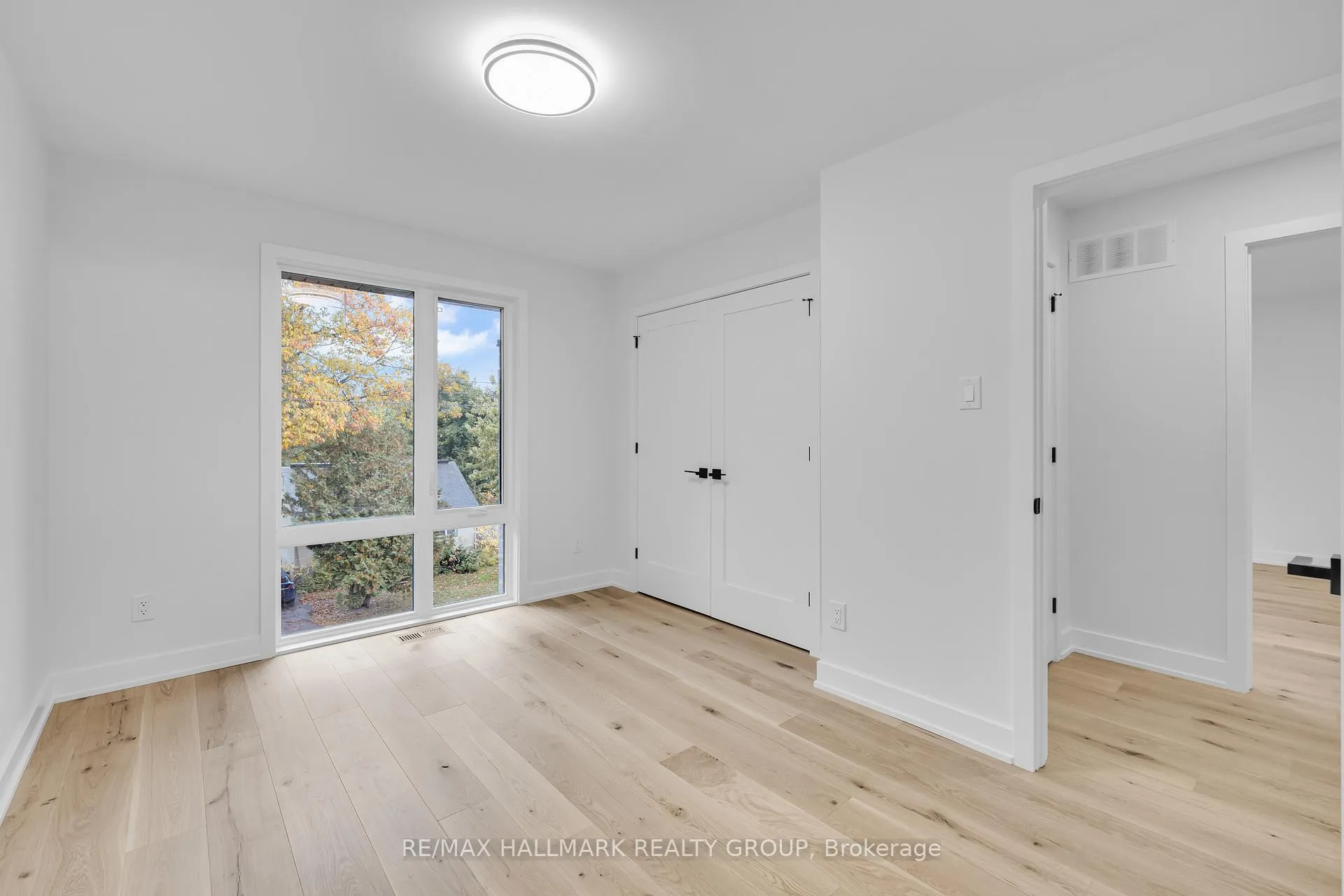 Photo 28 of 479 Wentworth Avenue E, Ottawa, Woodroffe — HOMEH