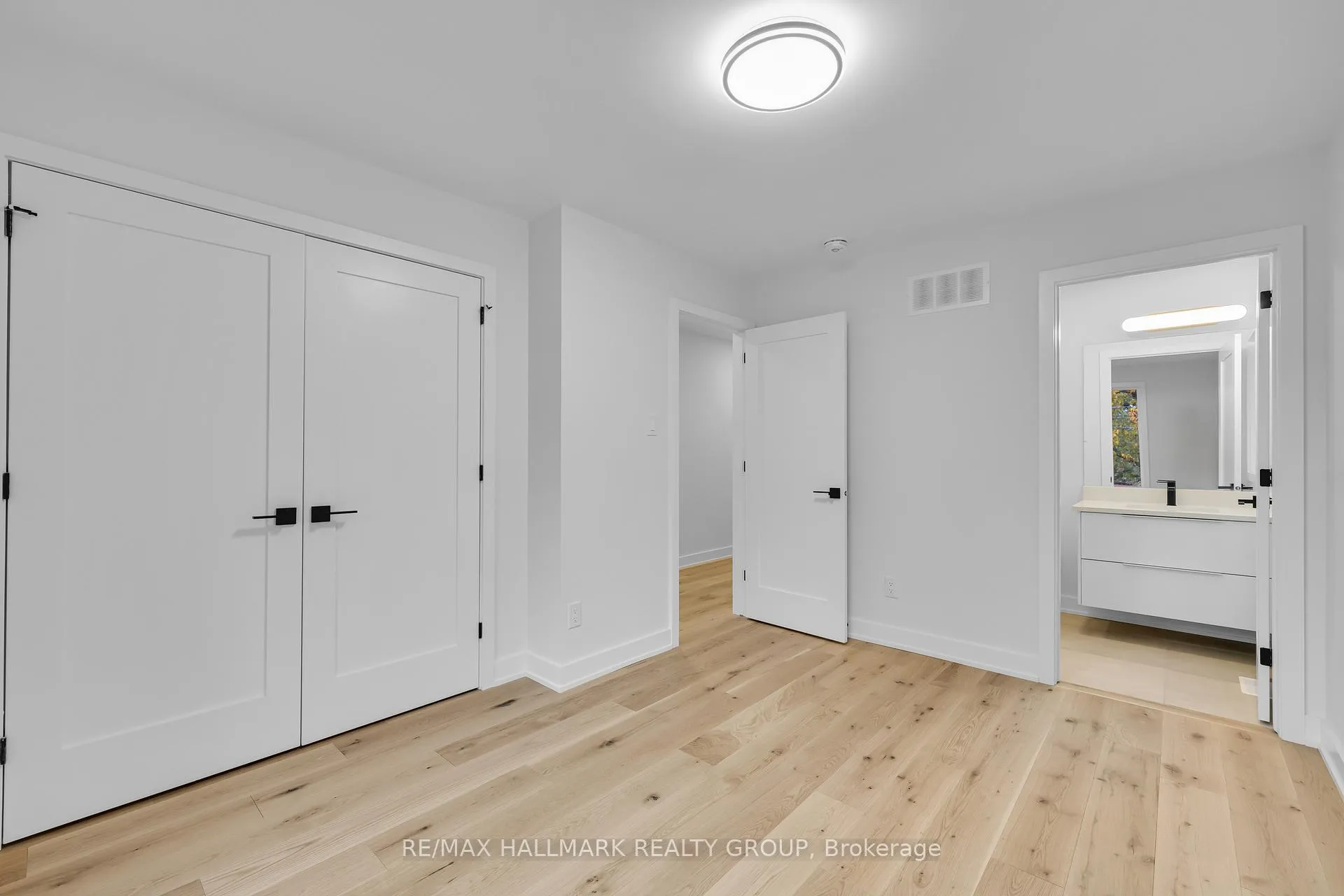 Photo 29 of 479 Wentworth Avenue E, Ottawa, Woodroffe — HOMEH