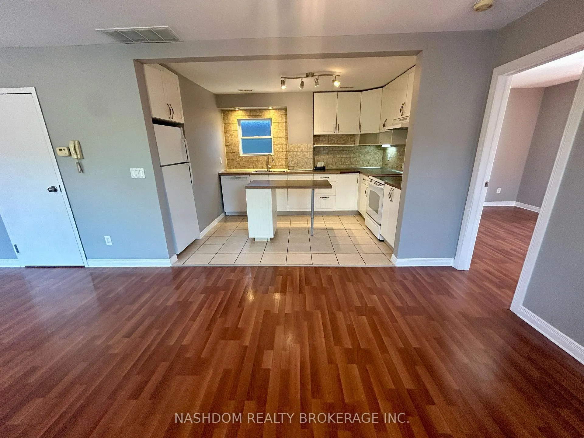 Photo 6 of Unit 3, 209 Balsam Avenue S, Hamilton, Blakeley — HOMEH