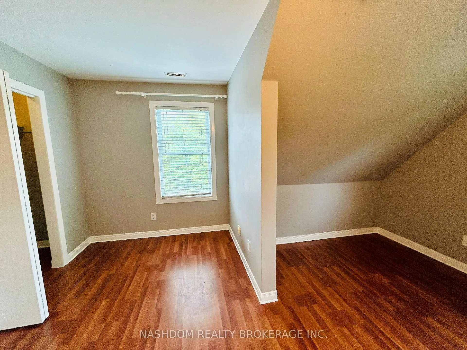 Photo 9 of Unit 3, 209 Balsam Avenue S, Hamilton, Blakeley — HOMEH