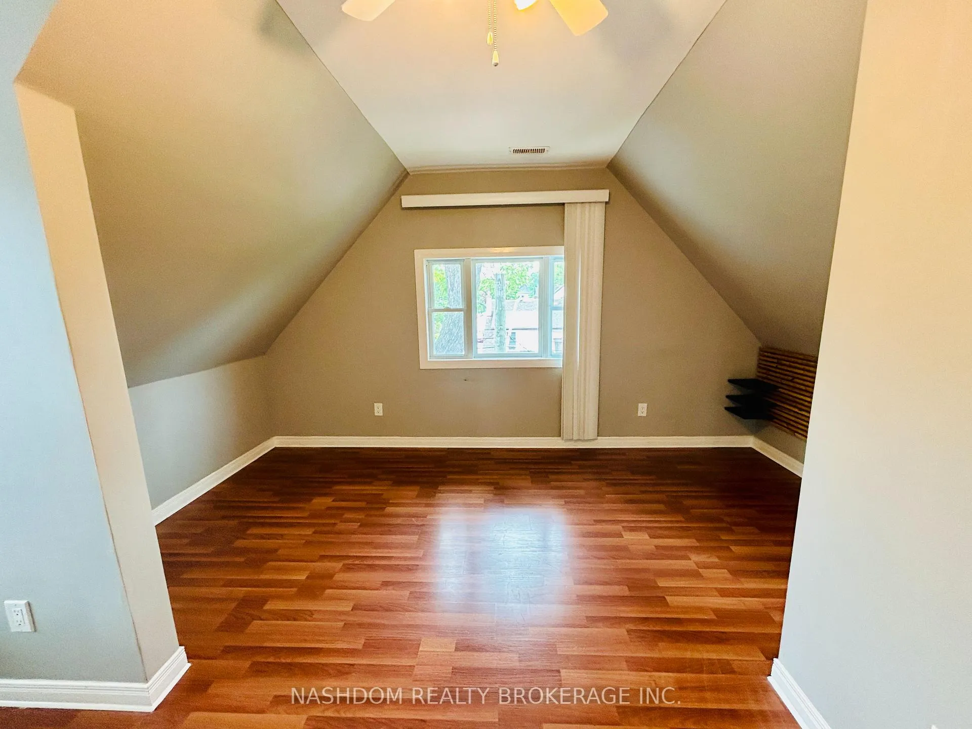 Photo 10 of Unit 3, 209 Balsam Avenue S, Hamilton, Blakeley — HOMEH