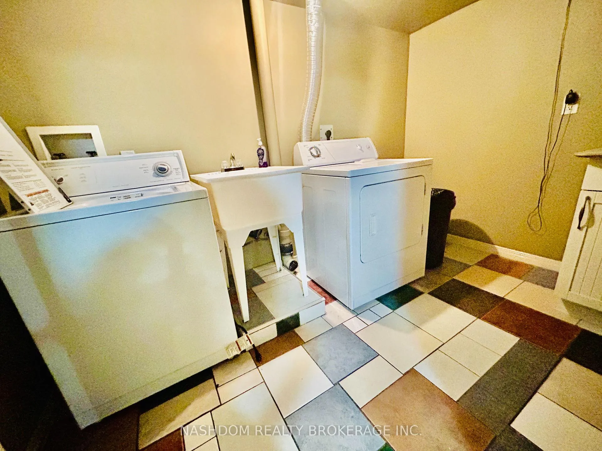 Photo 20 of Unit 3, 209 Balsam Avenue S, Hamilton, Blakeley — HOMEH