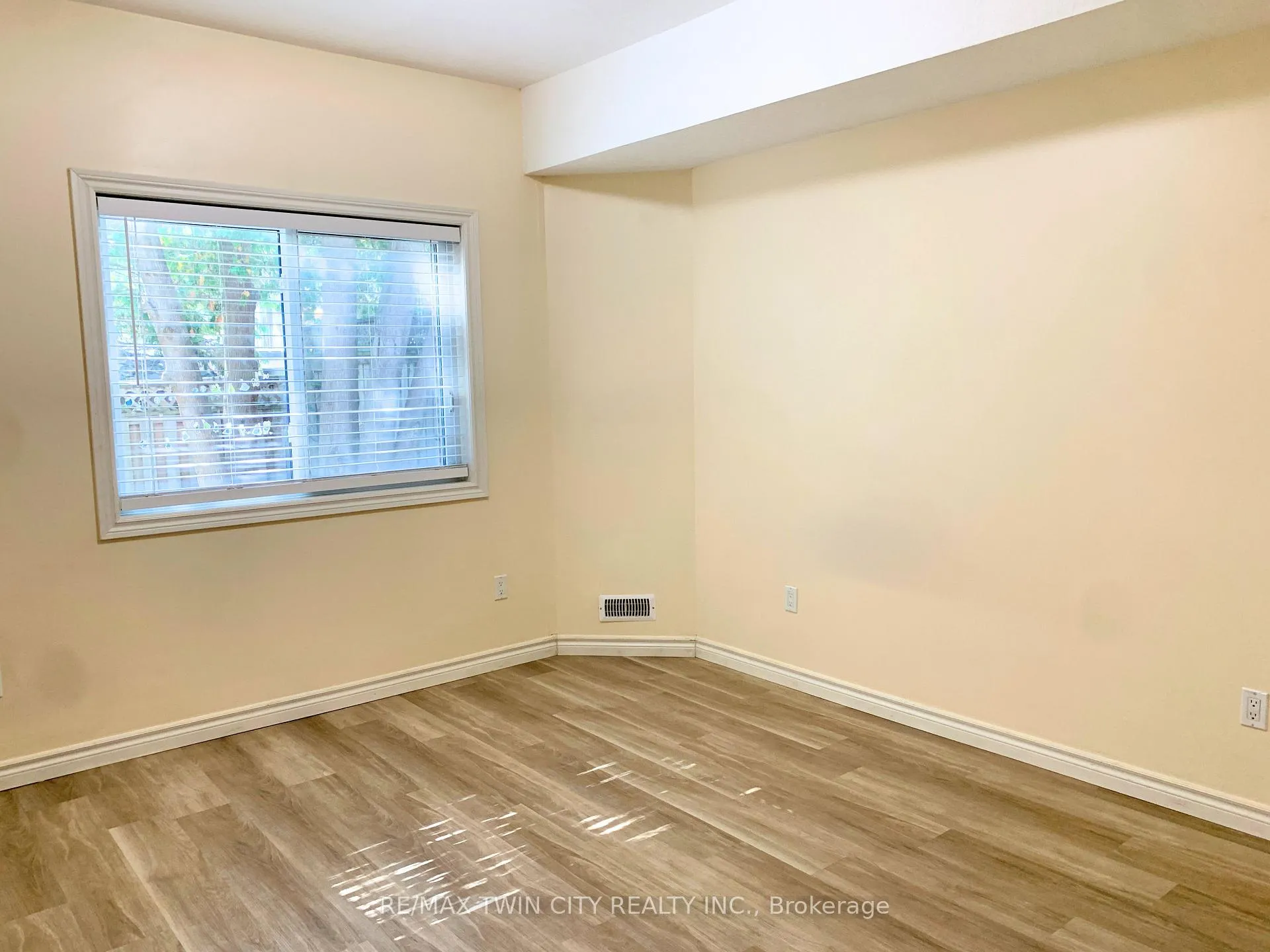 Photo 7 of 77A Florence Avenue, Kitchener — HOMEH