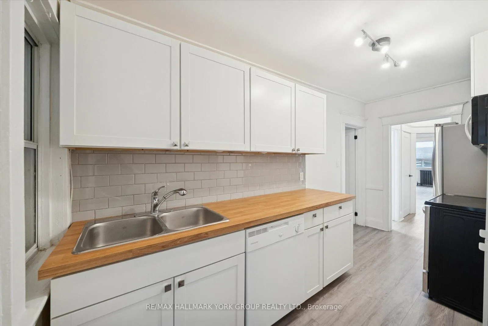 Photo 13 of Unit Unit A, 1578 Queen Street, Toronto, Greenwood-Coxwell — HOMEH