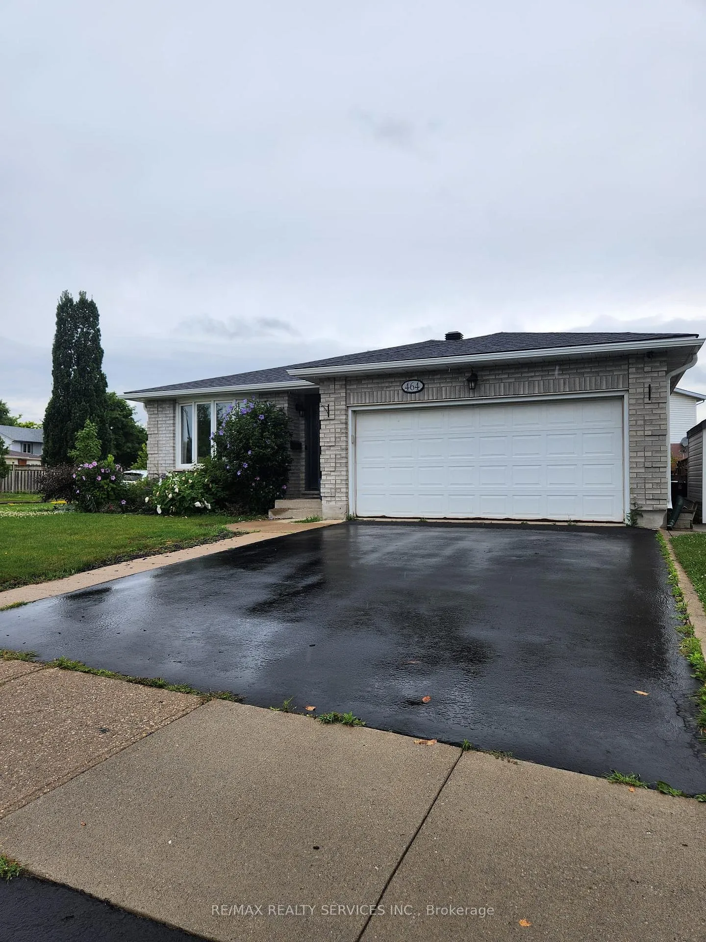 Front of Unit BASEMENT, 464 Thorndale Drive