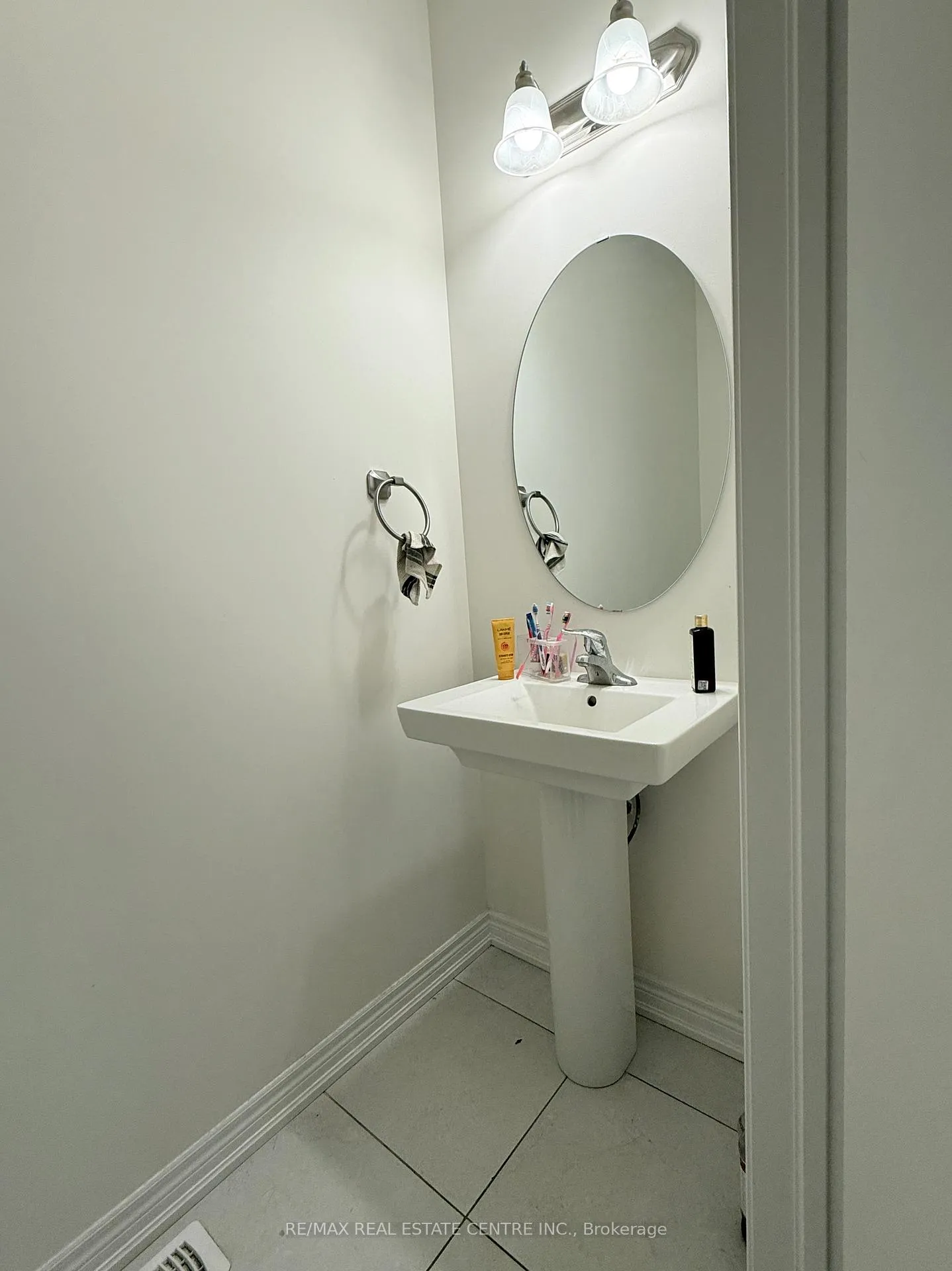 Photo 5 of 151 Broadacre Drive, Kitchener — HOMEH