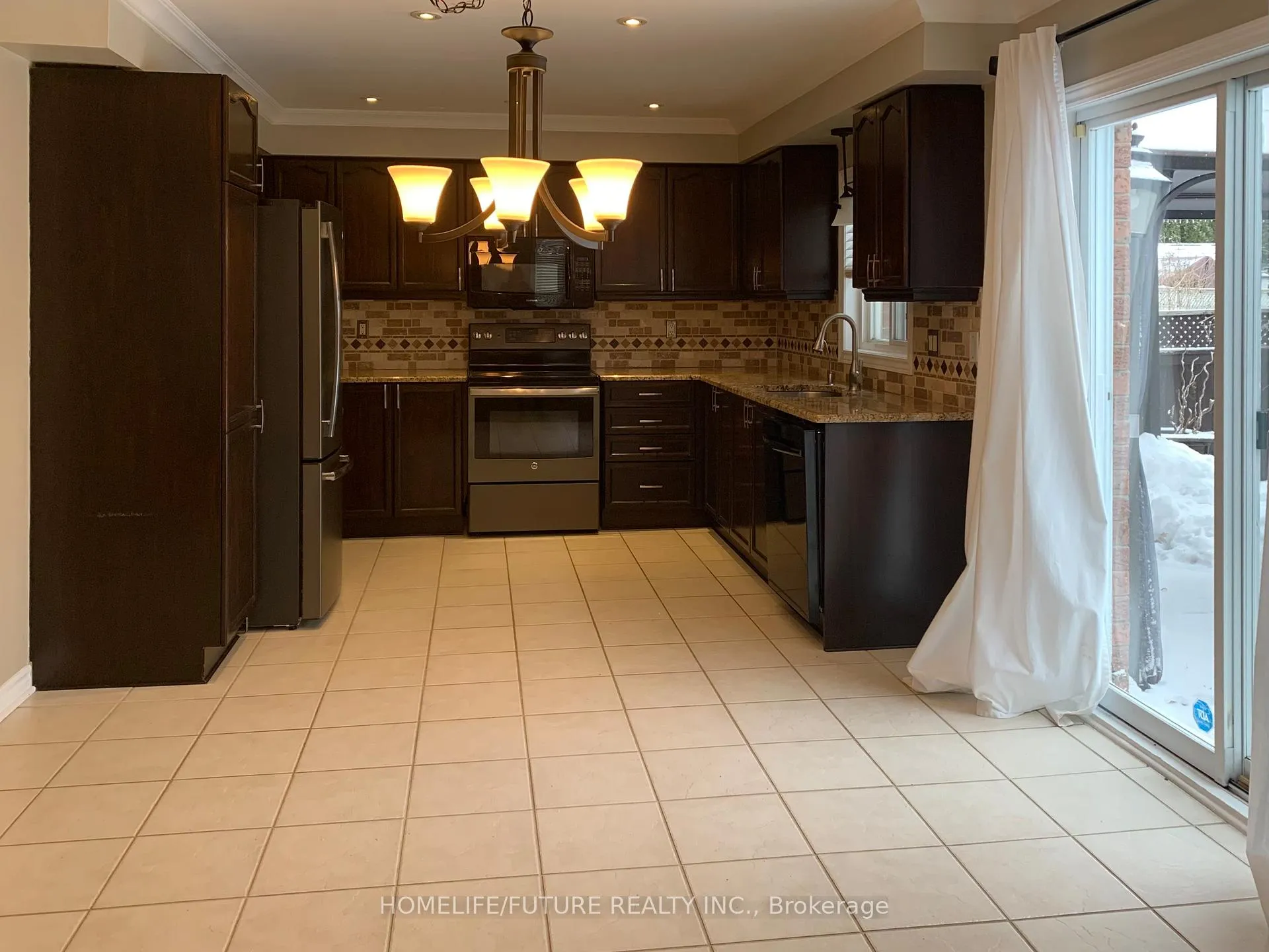 Photo 2 of 114 Nicholson Drive, Barrie, Ardagh — HOMEH