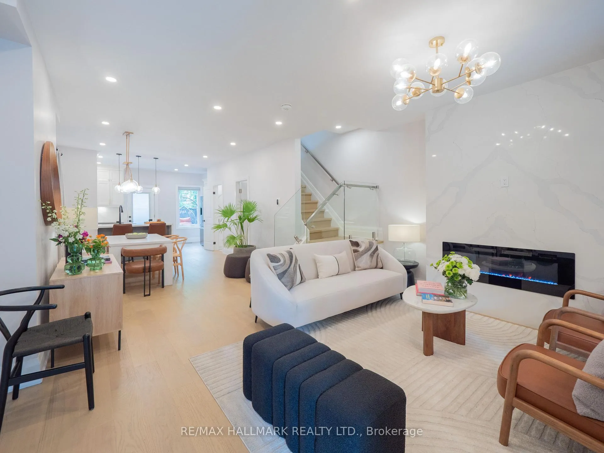 Photo 3 of 18 Millbrook Crescent, Toronto, North Riverdale — HOMEH