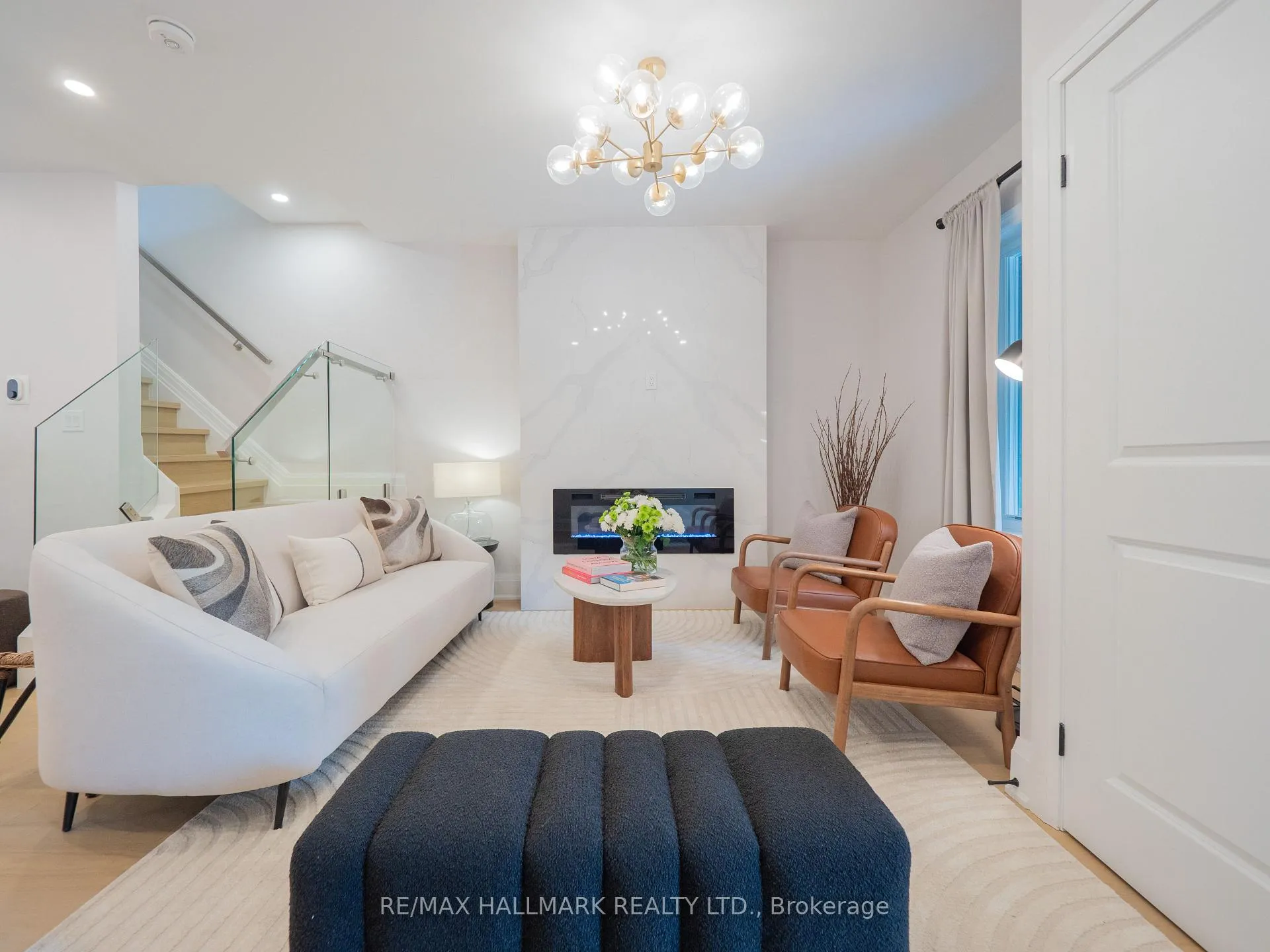Photo 4 of 18 Millbrook Crescent, Toronto, North Riverdale — HOMEH