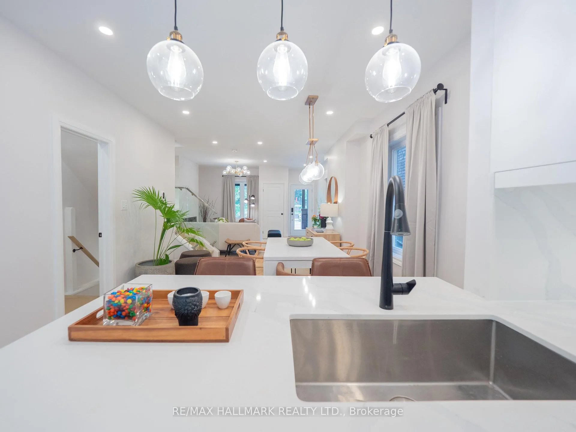 Photo 15 of 18 Millbrook Crescent, Toronto, North Riverdale — HOMEH