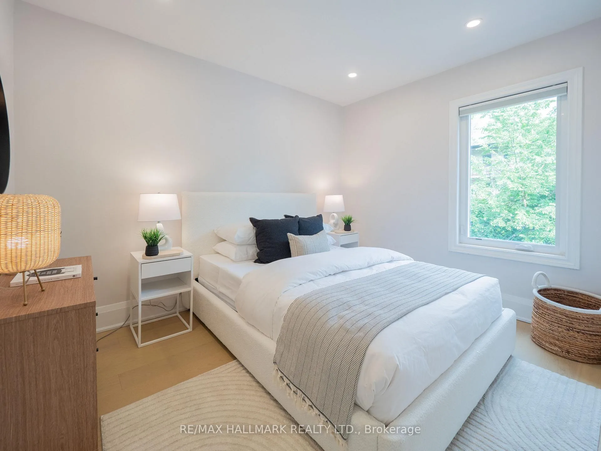 Photo 19 of 18 Millbrook Crescent, Toronto, North Riverdale — HOMEH