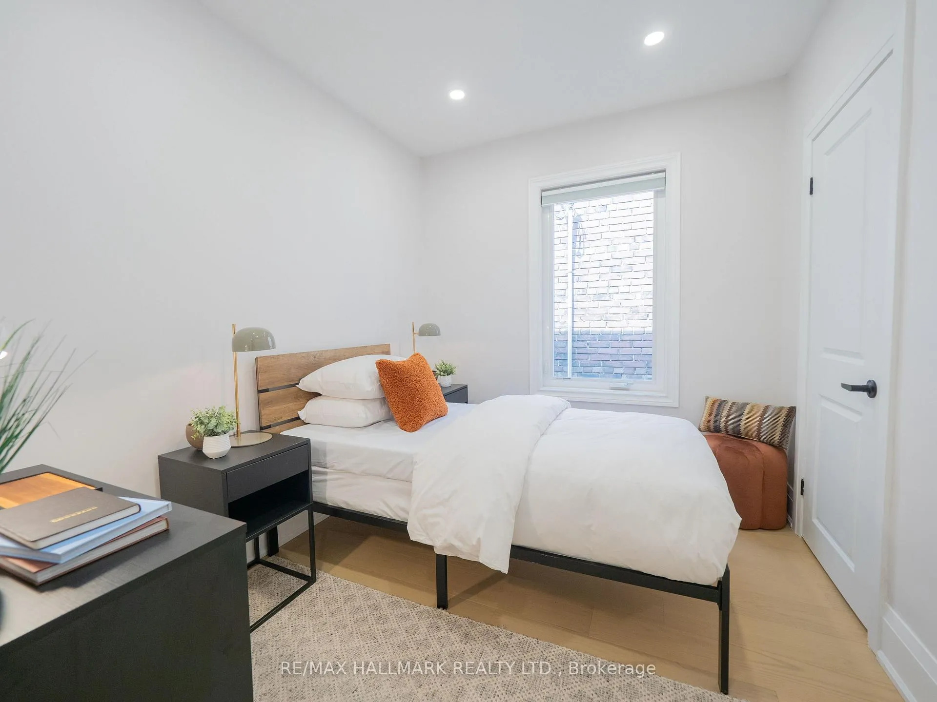 Photo 20 of 18 Millbrook Crescent, Toronto, North Riverdale — HOMEH