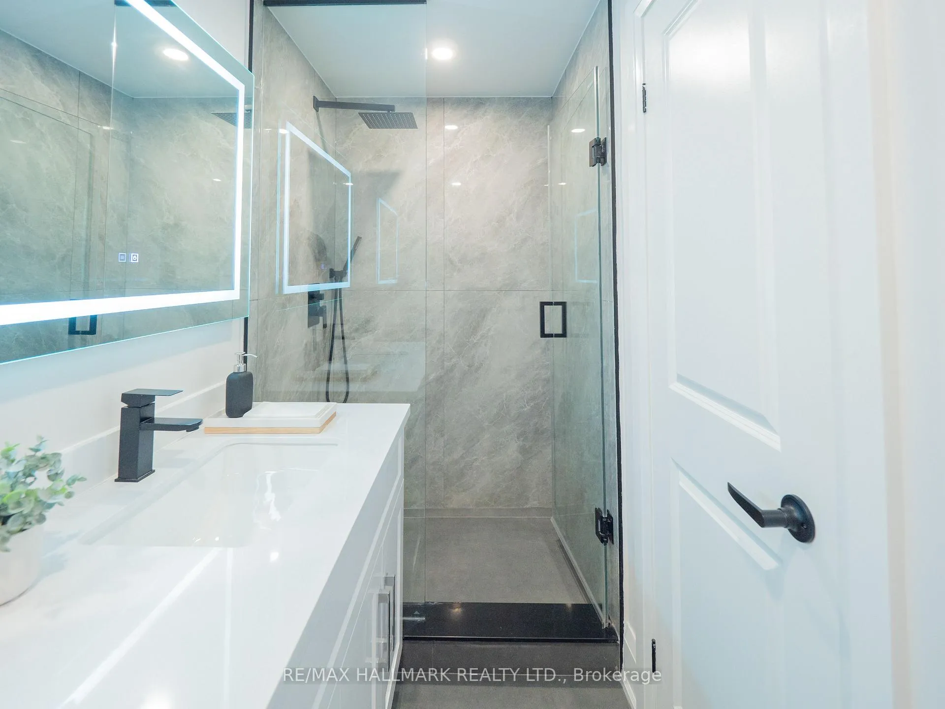 Photo 23 of 18 Millbrook Crescent, Toronto, North Riverdale — HOMEH
