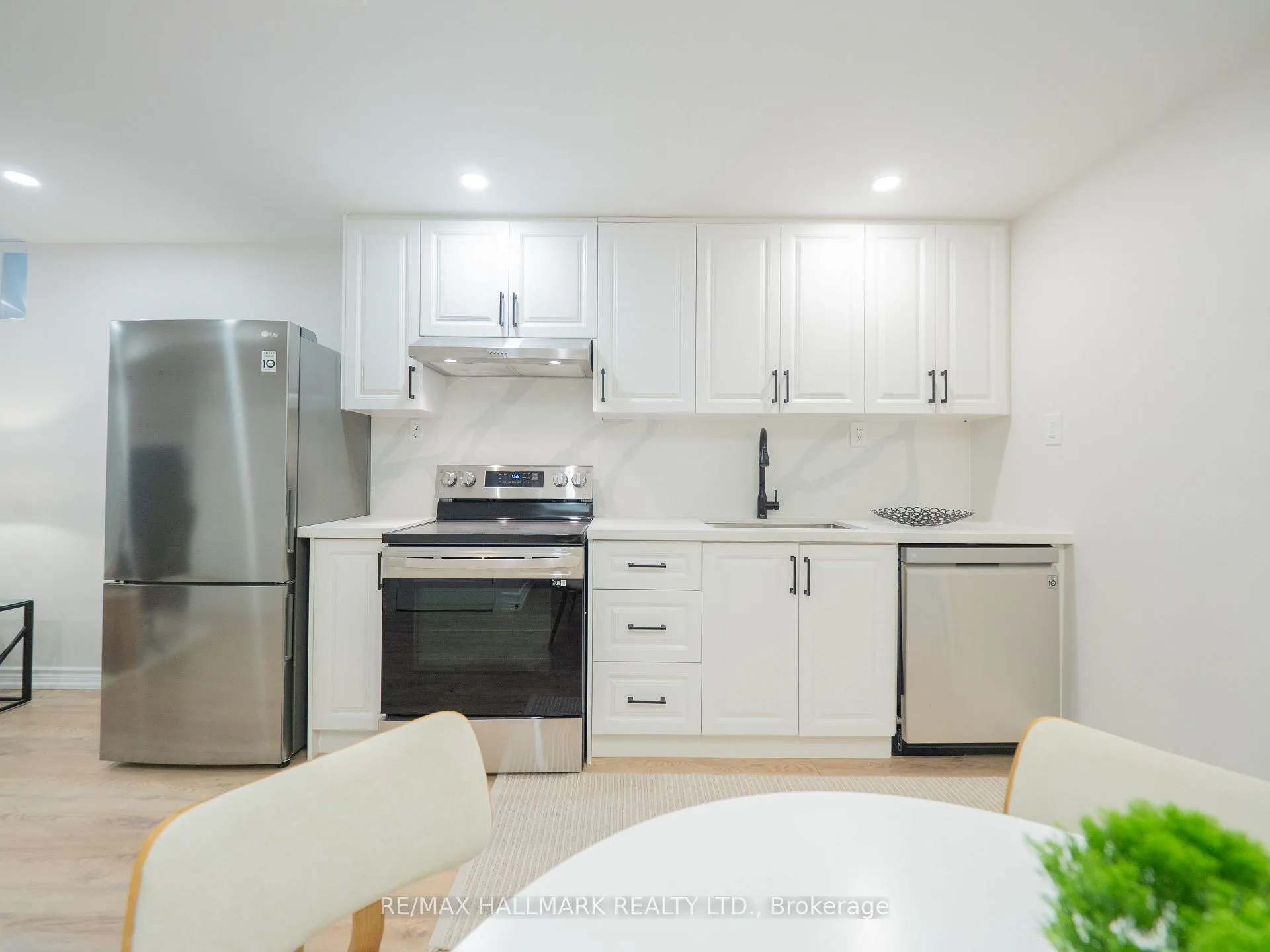 Photo 34 of 18 Millbrook Crescent, Toronto, North Riverdale — HOMEH