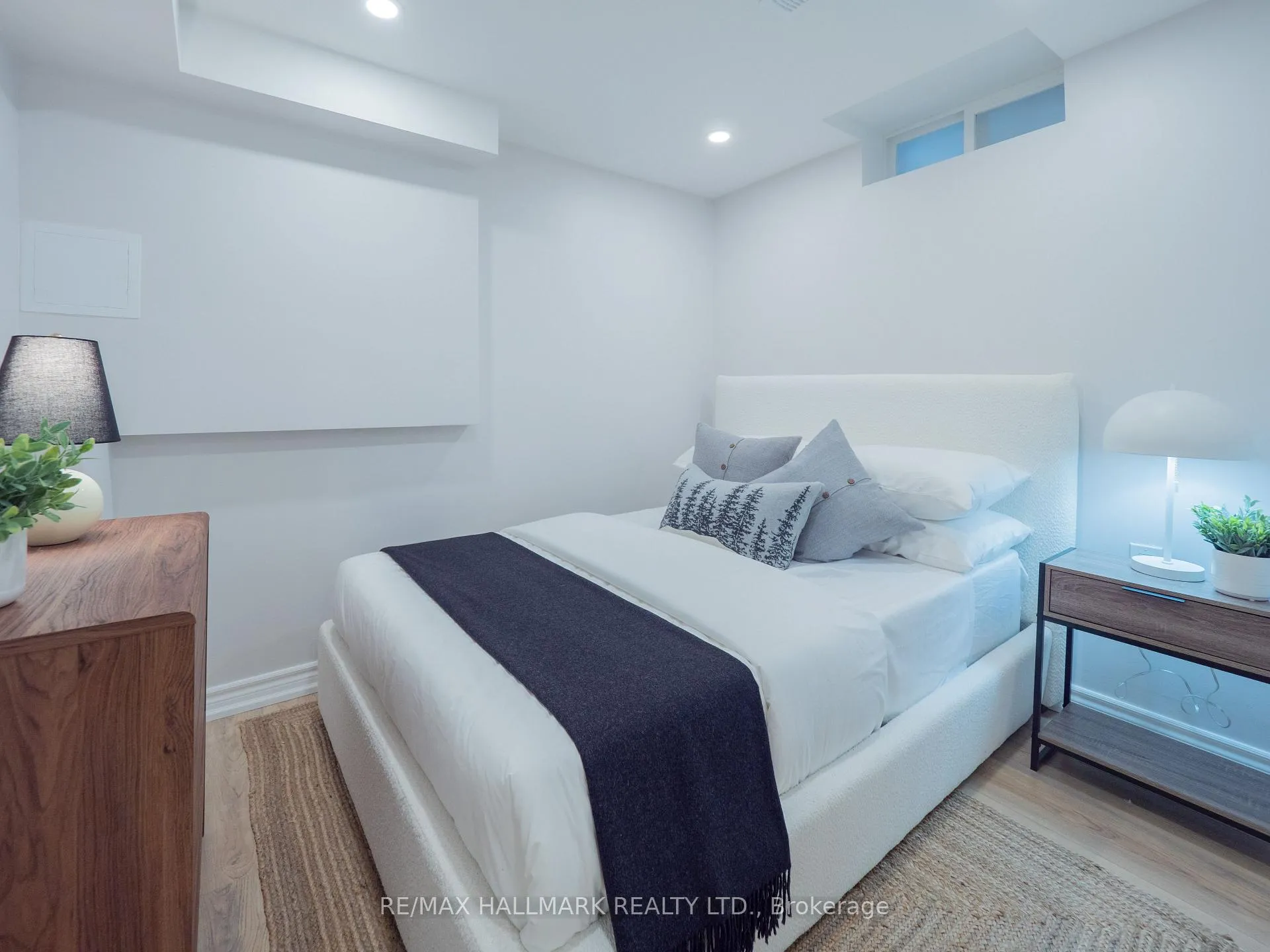 Photo 37 of 18 Millbrook Crescent, Toronto, North Riverdale — HOMEH