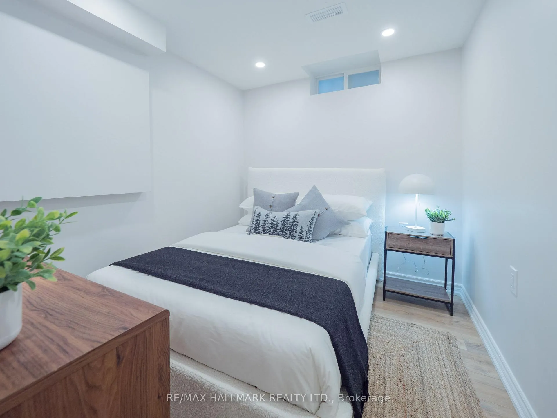 Photo 38 of 18 Millbrook Crescent, Toronto, North Riverdale — HOMEH