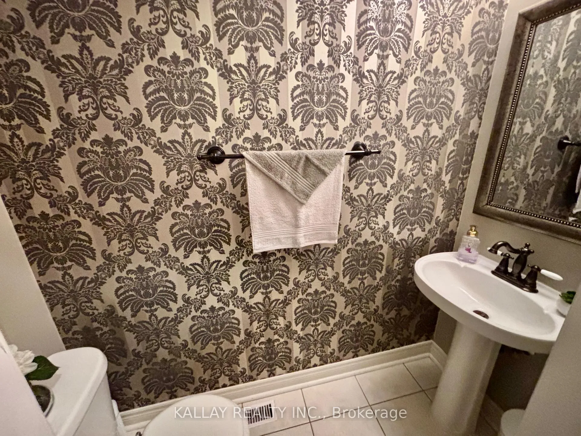 Photo 5 of 27 Pietro Drive, Vaughan, Vellore Village — HOMEH