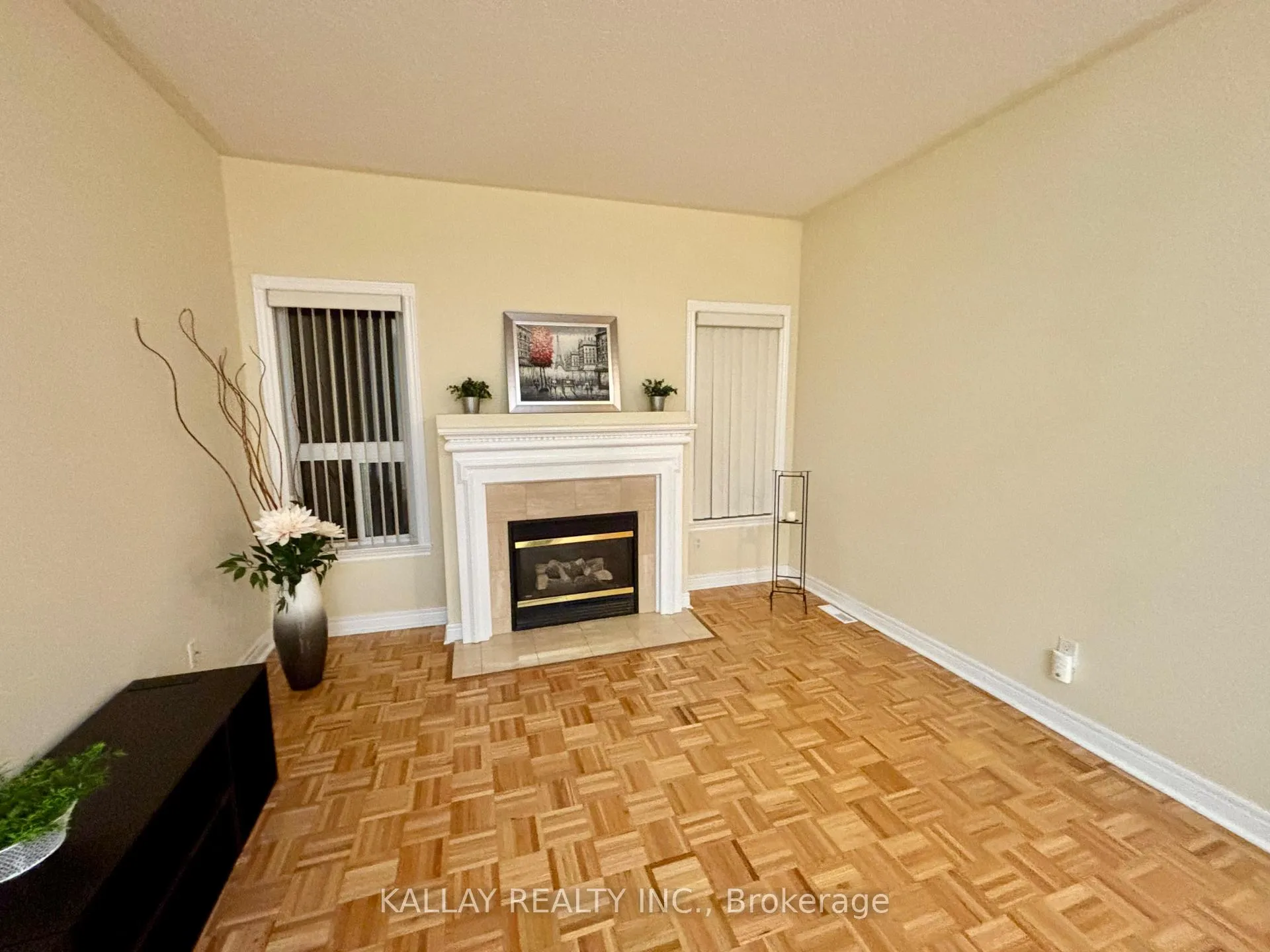 Photo 10 of 27 Pietro Drive, Vaughan, Vellore Village — HOMEH