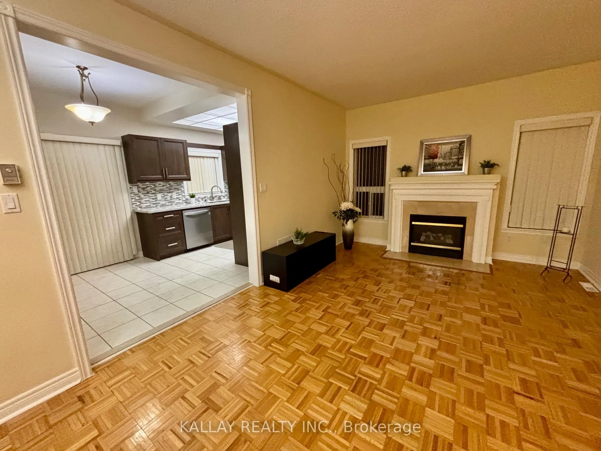 Photo 12 of 27 Pietro Drive, Vaughan, Vellore Village — HOMEH