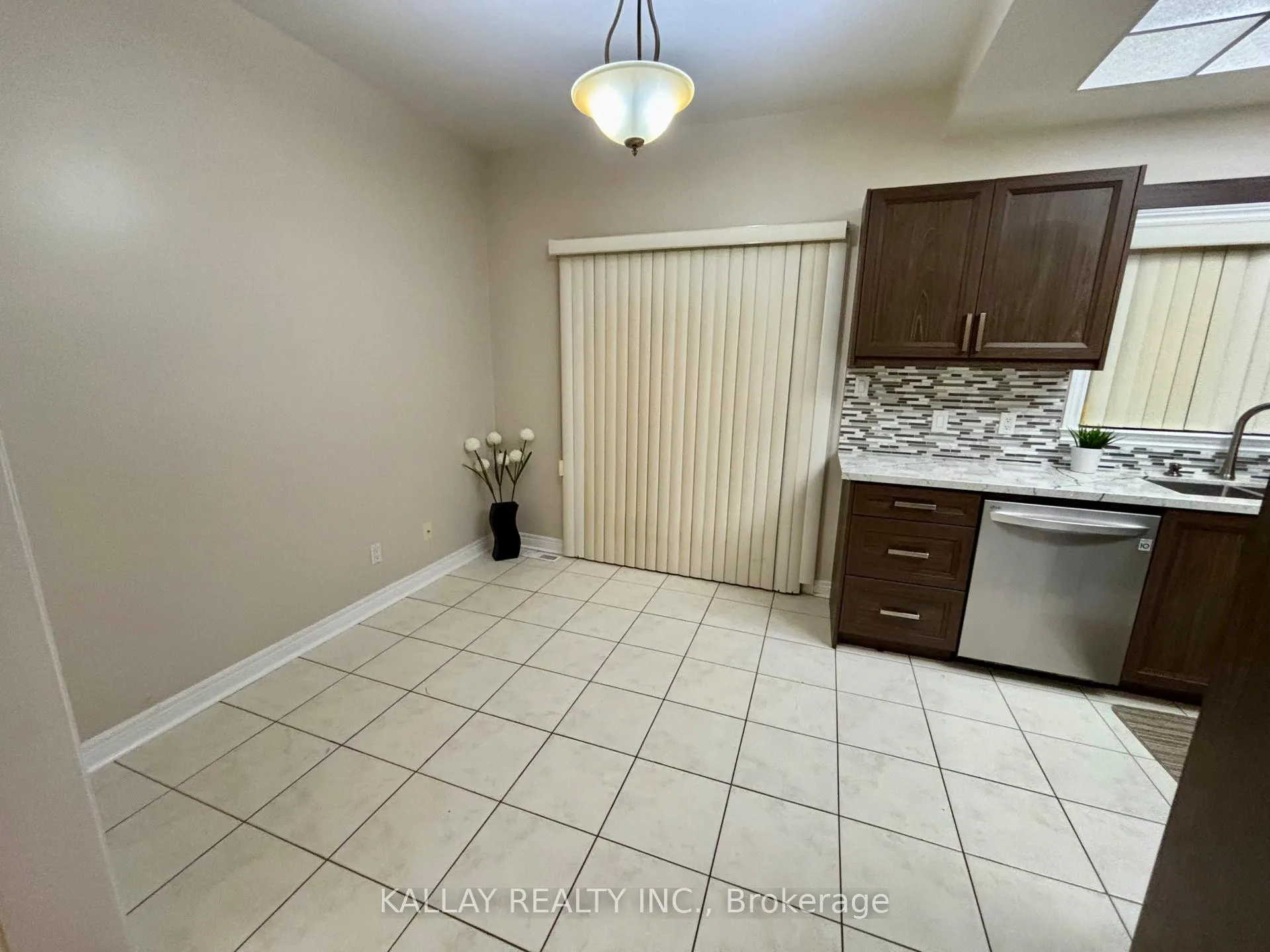 Photo 16 of 27 Pietro Drive, Vaughan, Vellore Village — HOMEH