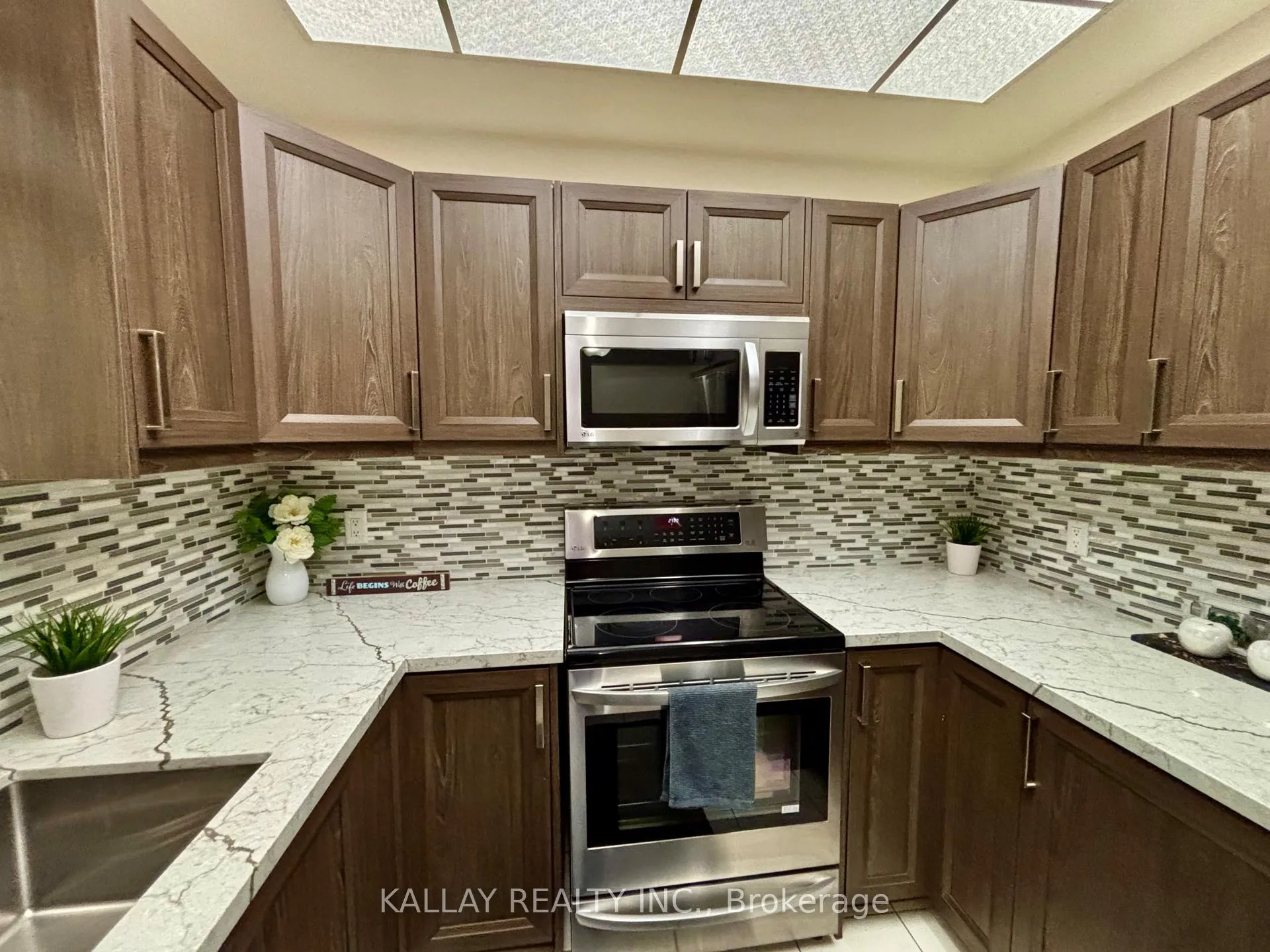 Photo 19 of 27 Pietro Drive, Vaughan, Vellore Village — HOMEH