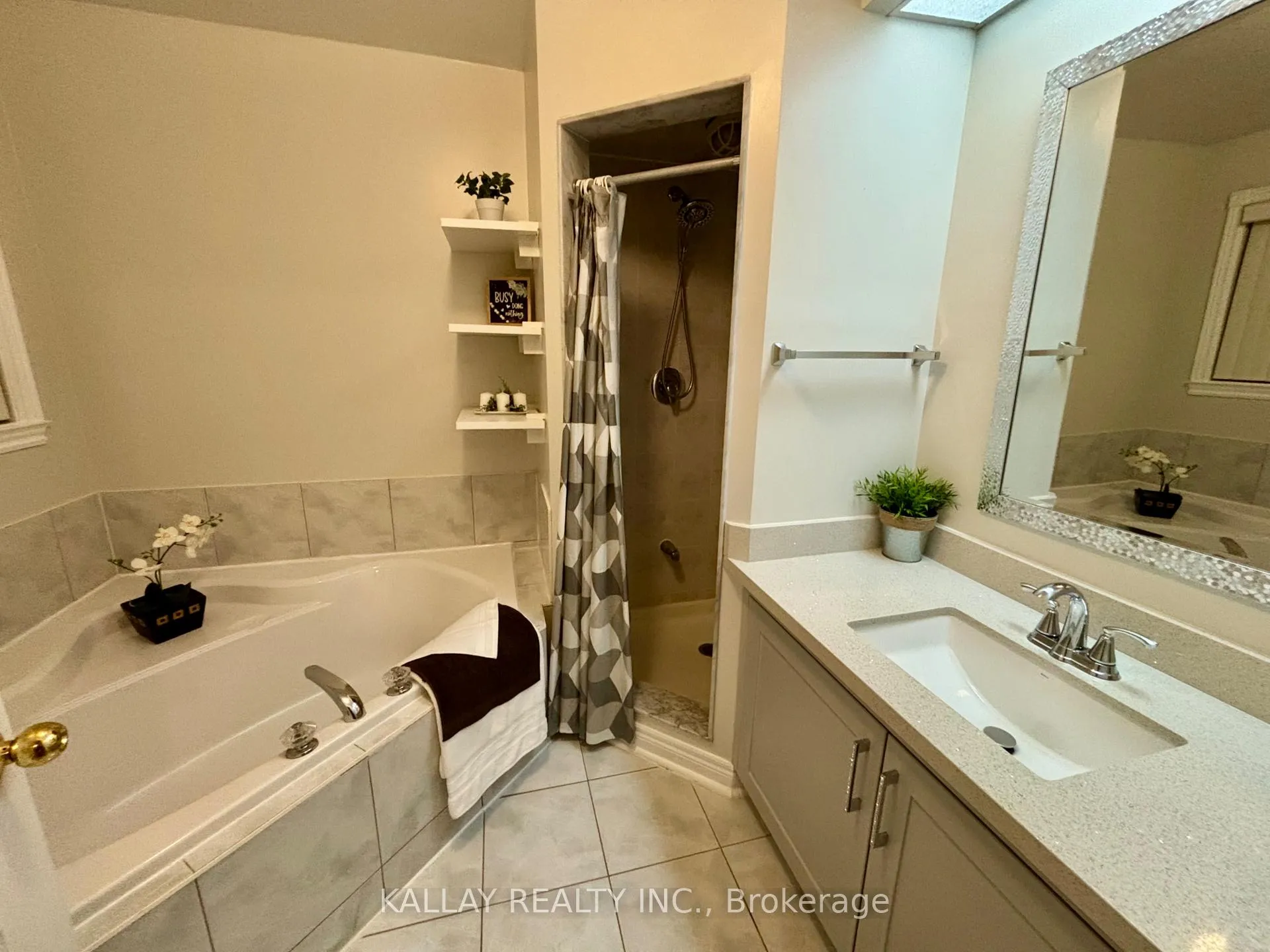 Photo 24 of 27 Pietro Drive, Vaughan, Vellore Village — HOMEH