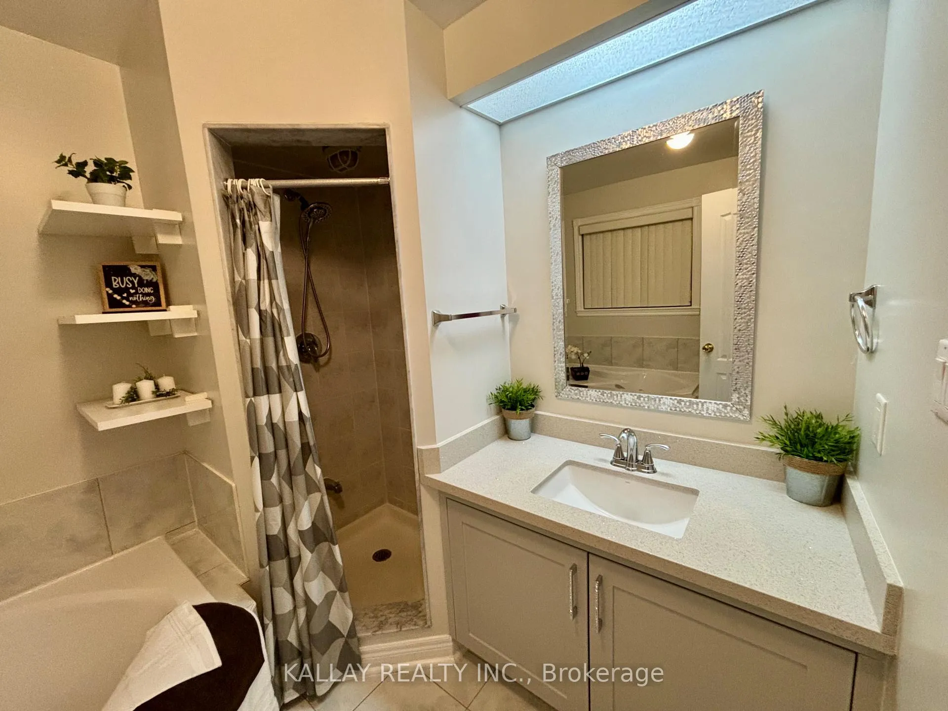 Photo 25 of 27 Pietro Drive, Vaughan, Vellore Village — HOMEH