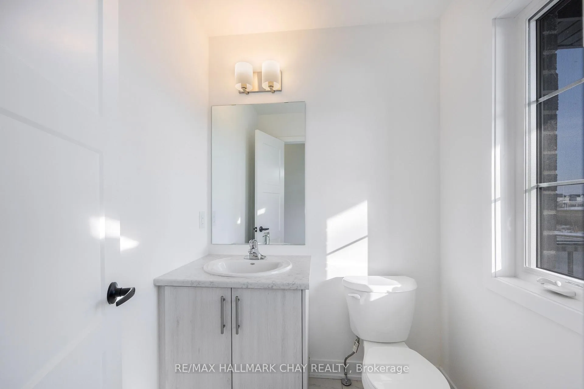 Photo 11 of 202 Prince William Way, Barrie, Innis-Shore — HOMEH