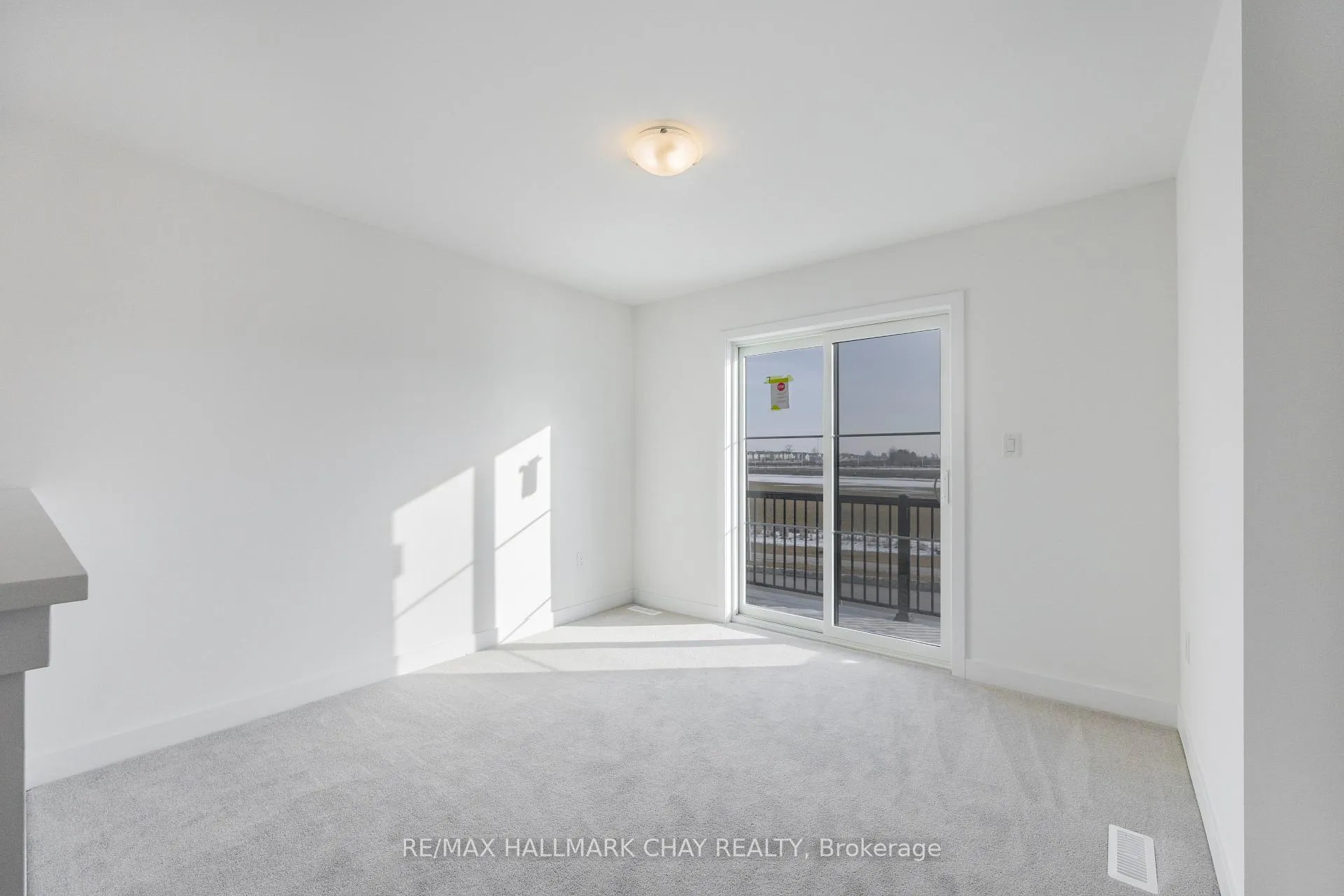 Photo 13 of 202 Prince William Way, Barrie, Innis-Shore — HOMEH