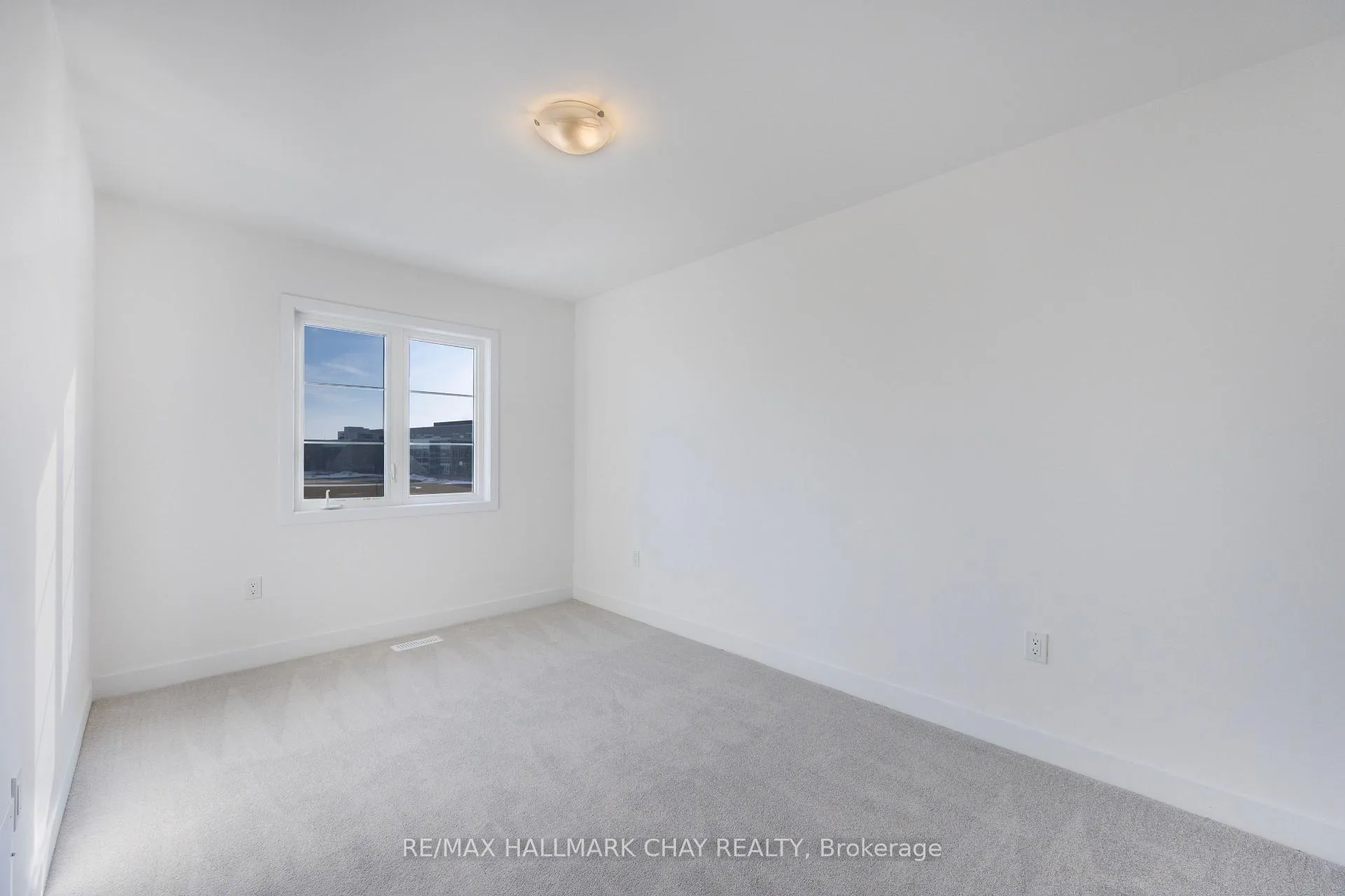 Photo 14 of 202 Prince William Way, Barrie, Innis-Shore — HOMEH