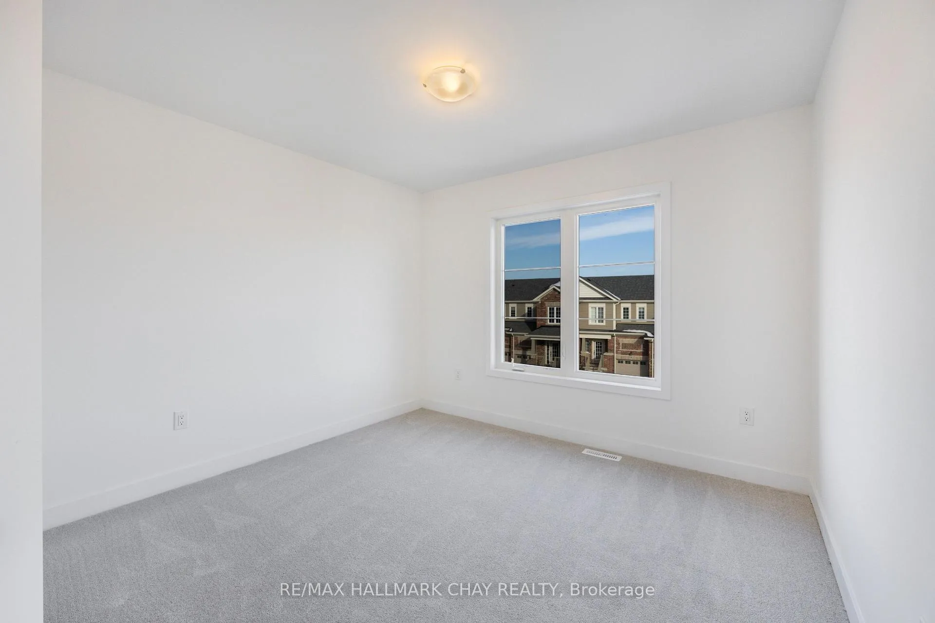 Photo 16 of 202 Prince William Way, Barrie, Innis-Shore — HOMEH