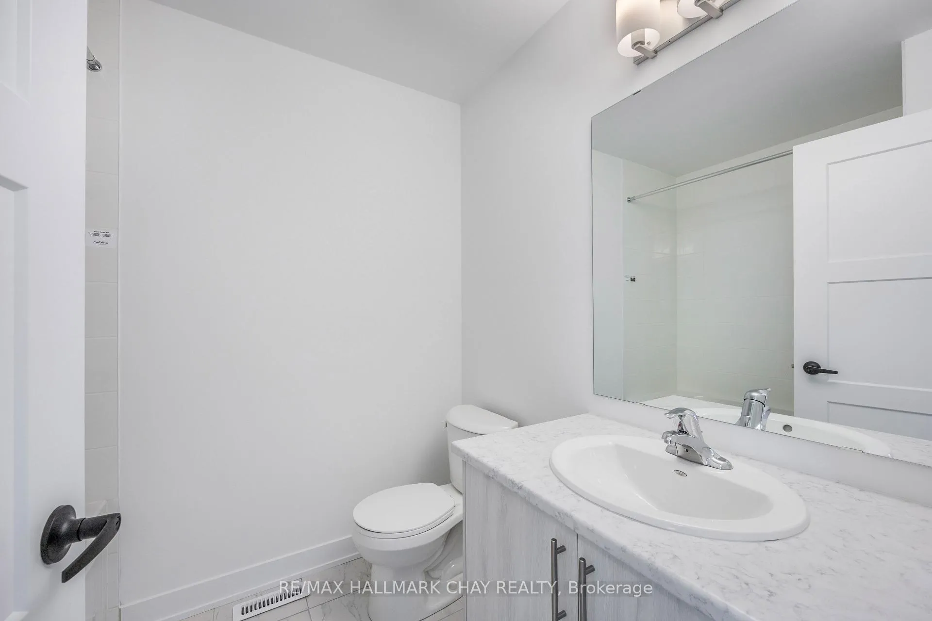 Photo 18 of 202 Prince William Way, Barrie, Innis-Shore — HOMEH