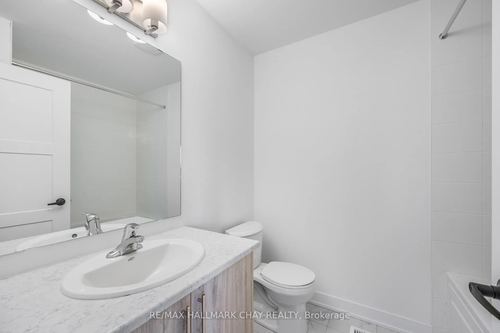 Photo 22 of 202 Prince William Way, Barrie, Innis-Shore — HOMEH