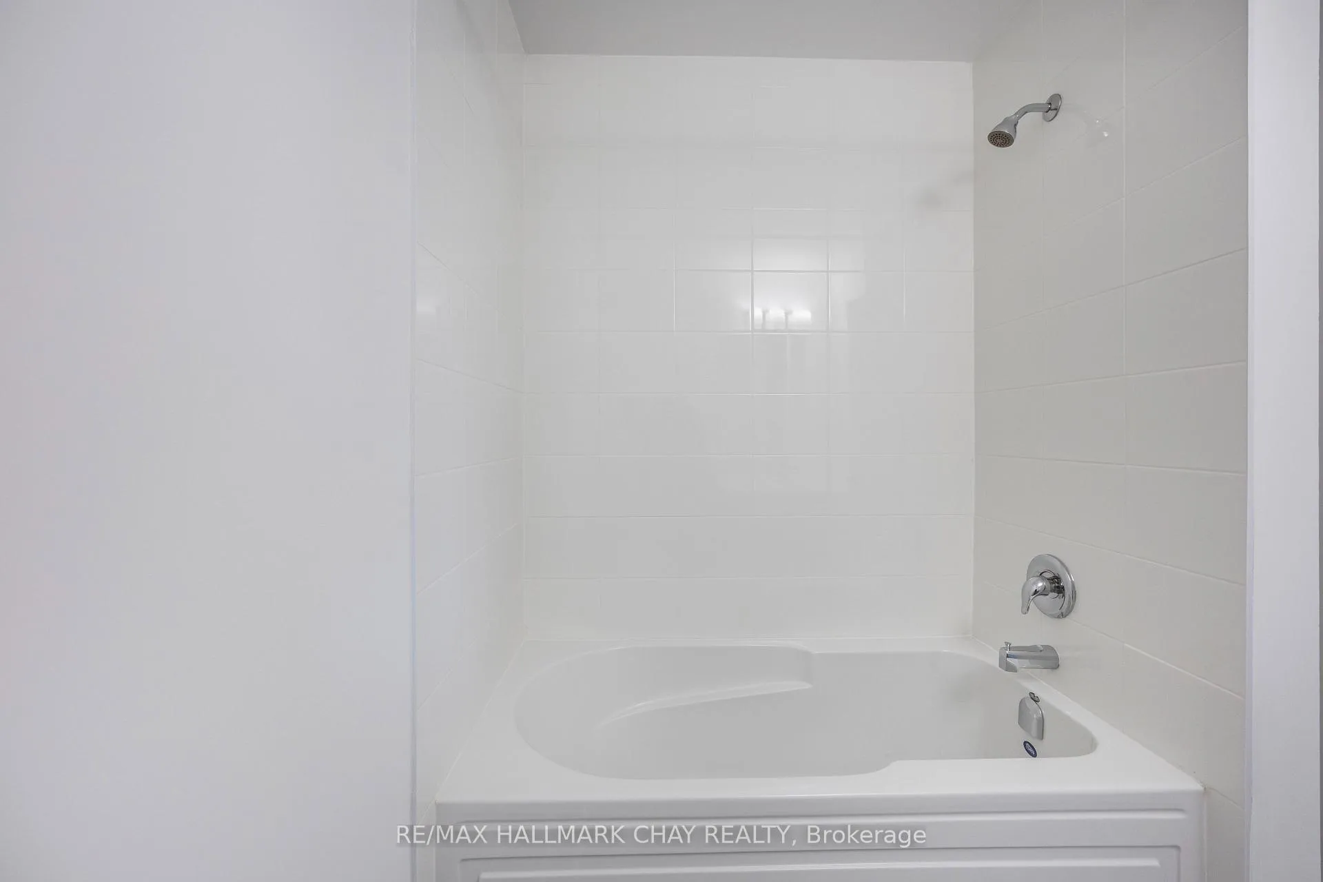 Photo 23 of 202 Prince William Way, Barrie, Innis-Shore — HOMEH